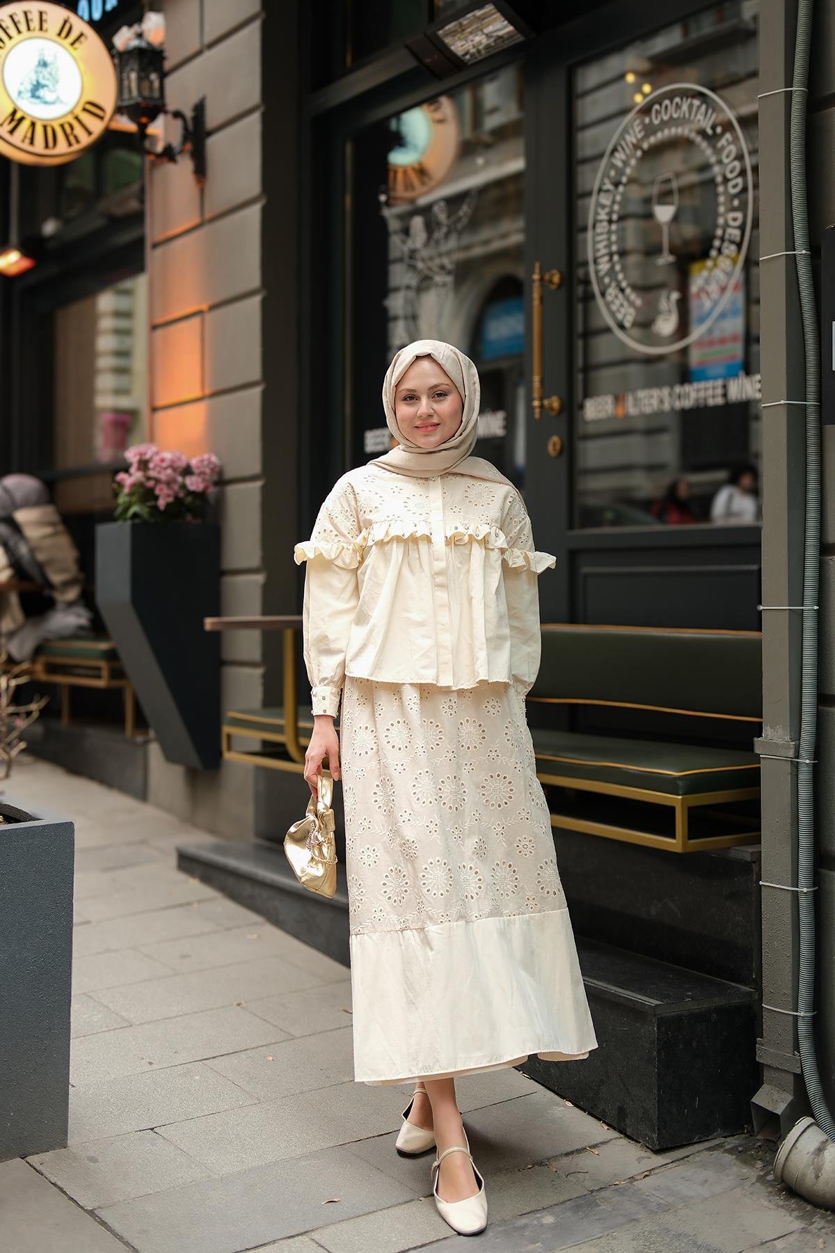 Fırfırı Taş İşlemeli Takım Krem