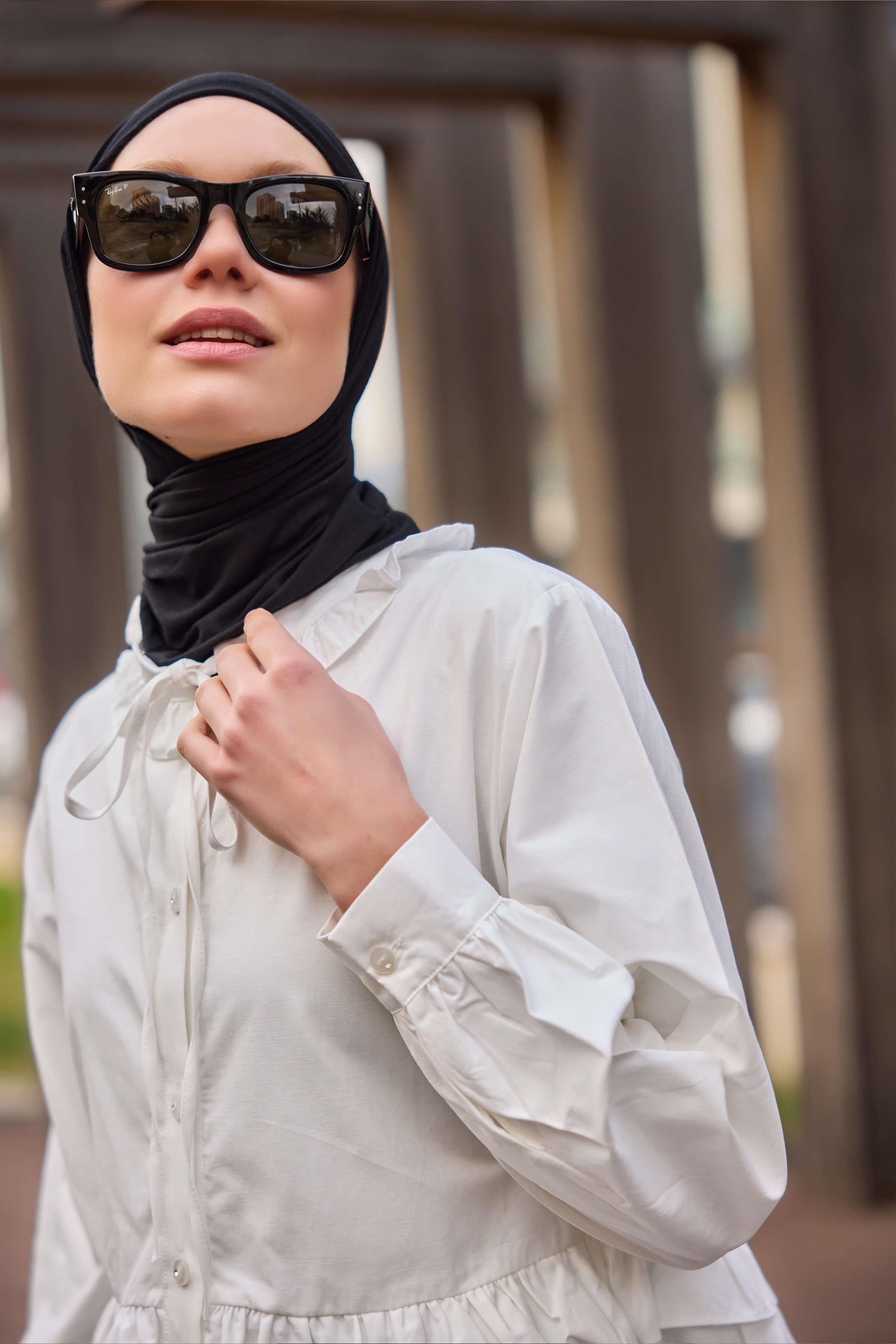 Fırfırlı Düğmesi Taş Detaylı Tunik Gömlek Beyaz