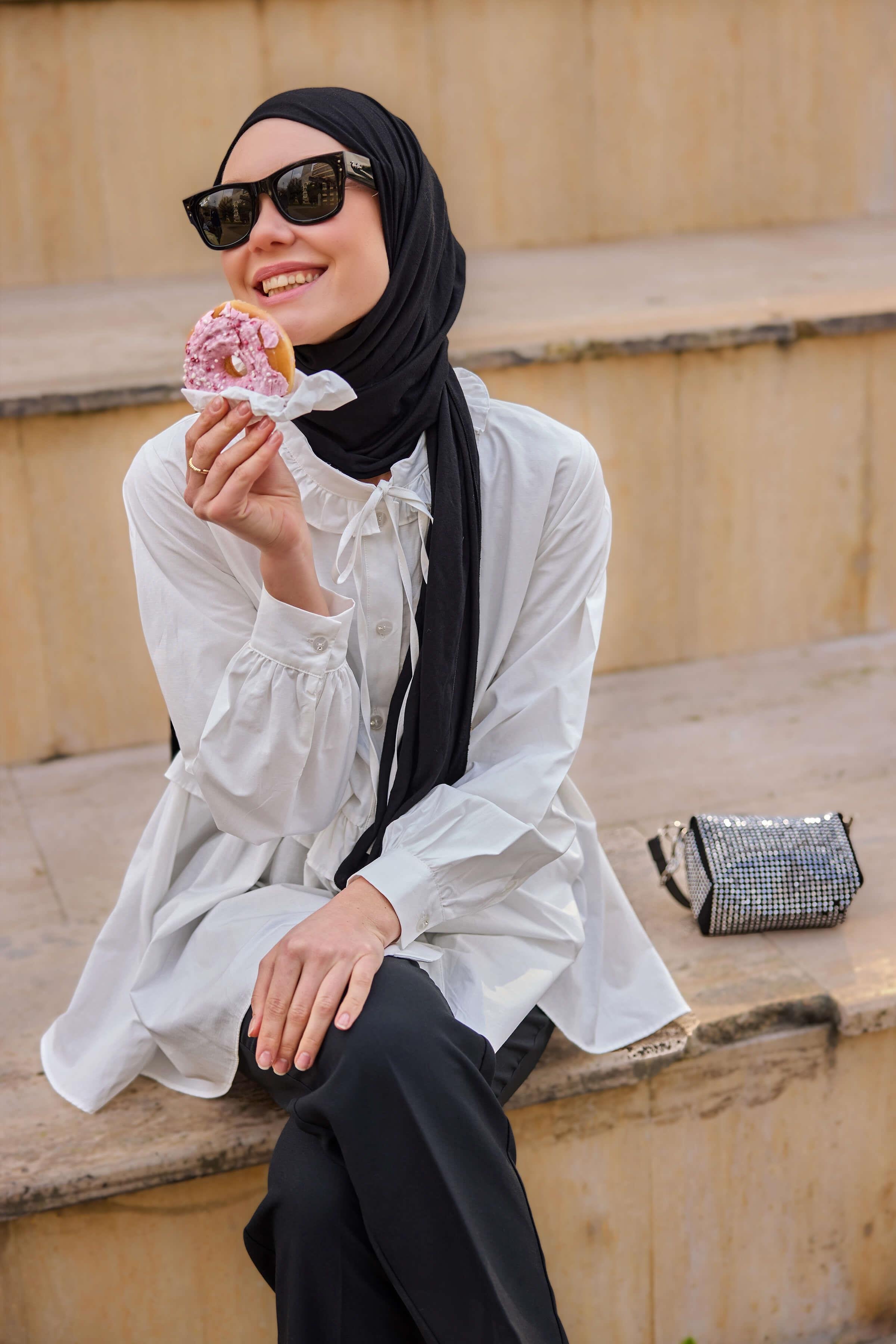 Fırfırlı Düğmesi Taş Detaylı Tunik Gömlek Beyaz