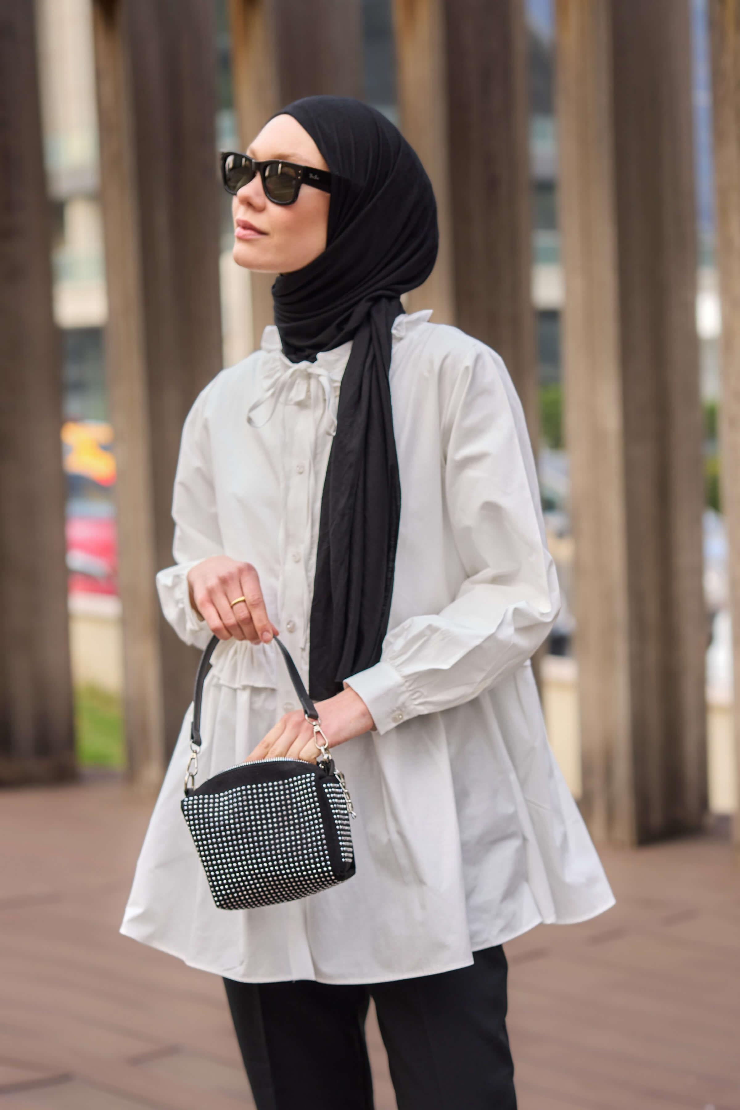 Fırfırlı Düğmesi Taş Detaylı Tunik Gömlek Beyaz