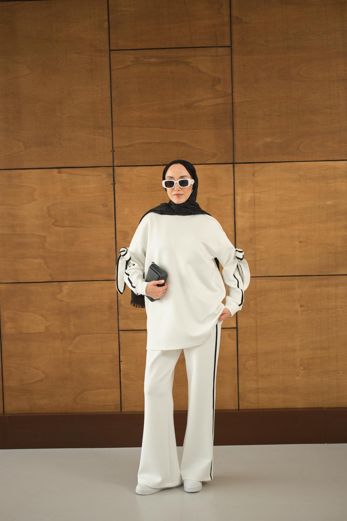 Fiyonk Detaylı İkili Takım Beyaz