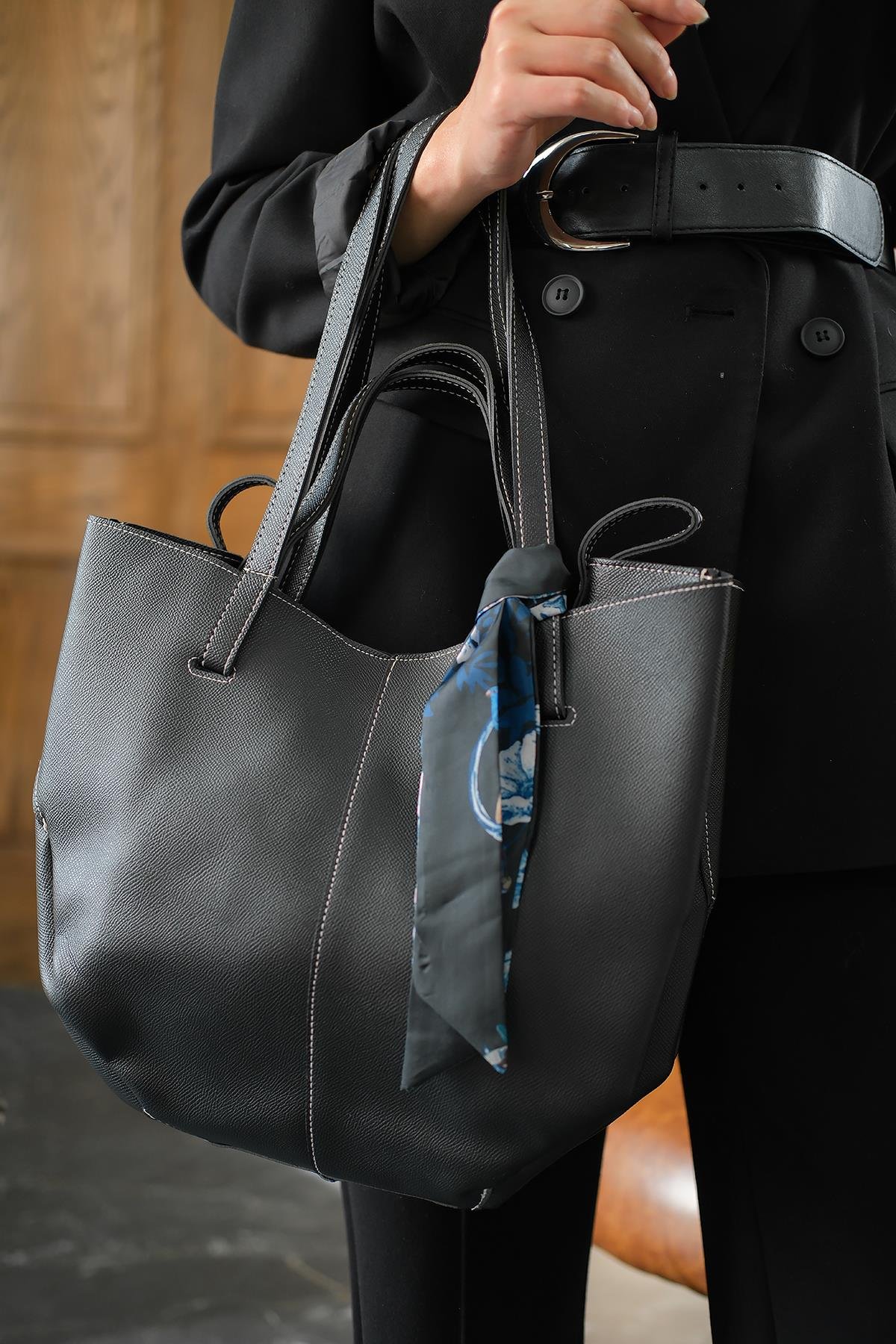 Fular Detay Çanta Siyah