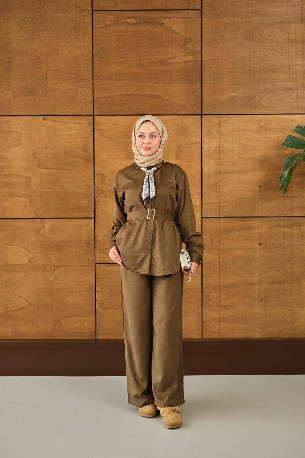 Fularlı Gömlekli Takım Haki Yeşil