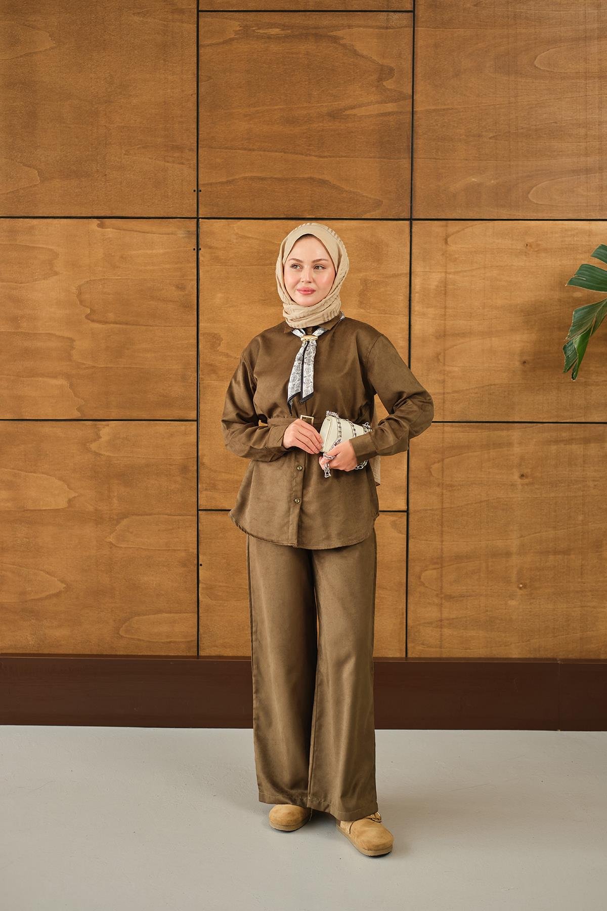 Fularlı Gömlekli Takım Haki Yeşil