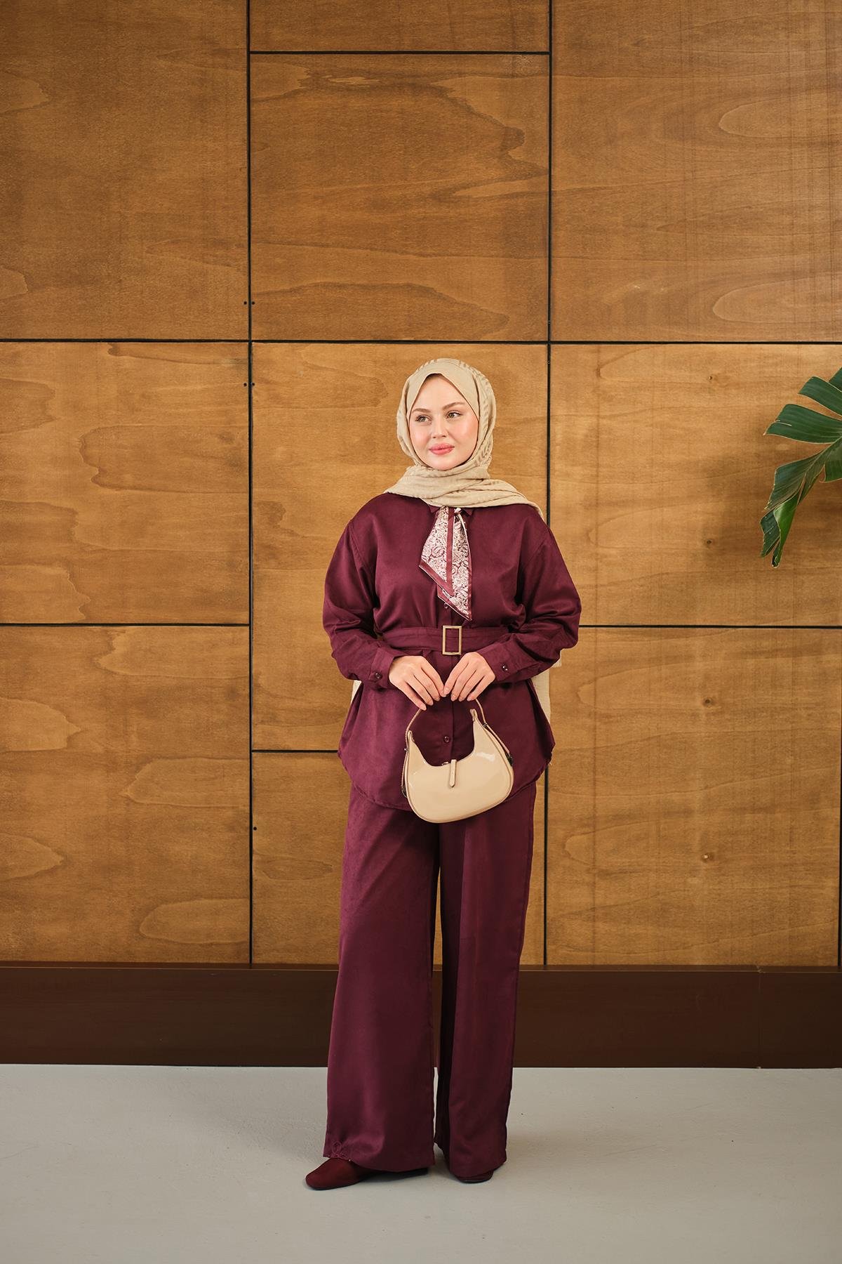 Fularlı Gömlekli Takım Mürdüm