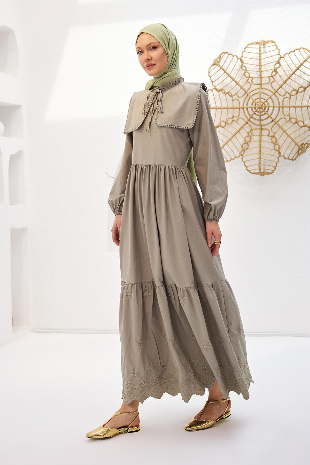 Gemici Yaka Brode Detaylı Elbise Küf Yeşil