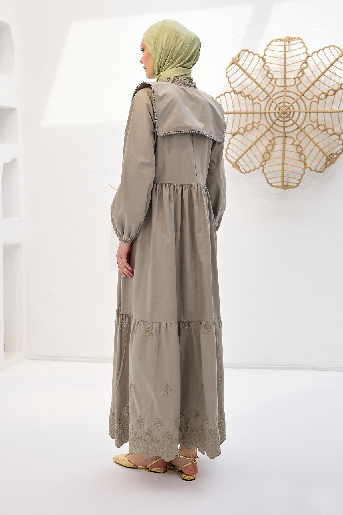 Gemici Yaka Brode Detaylı Elbise Küf Yeşil