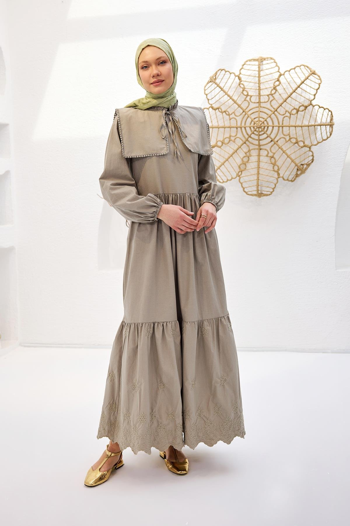 Gemici Yaka Brode Detaylı Elbise Küf Yeşil