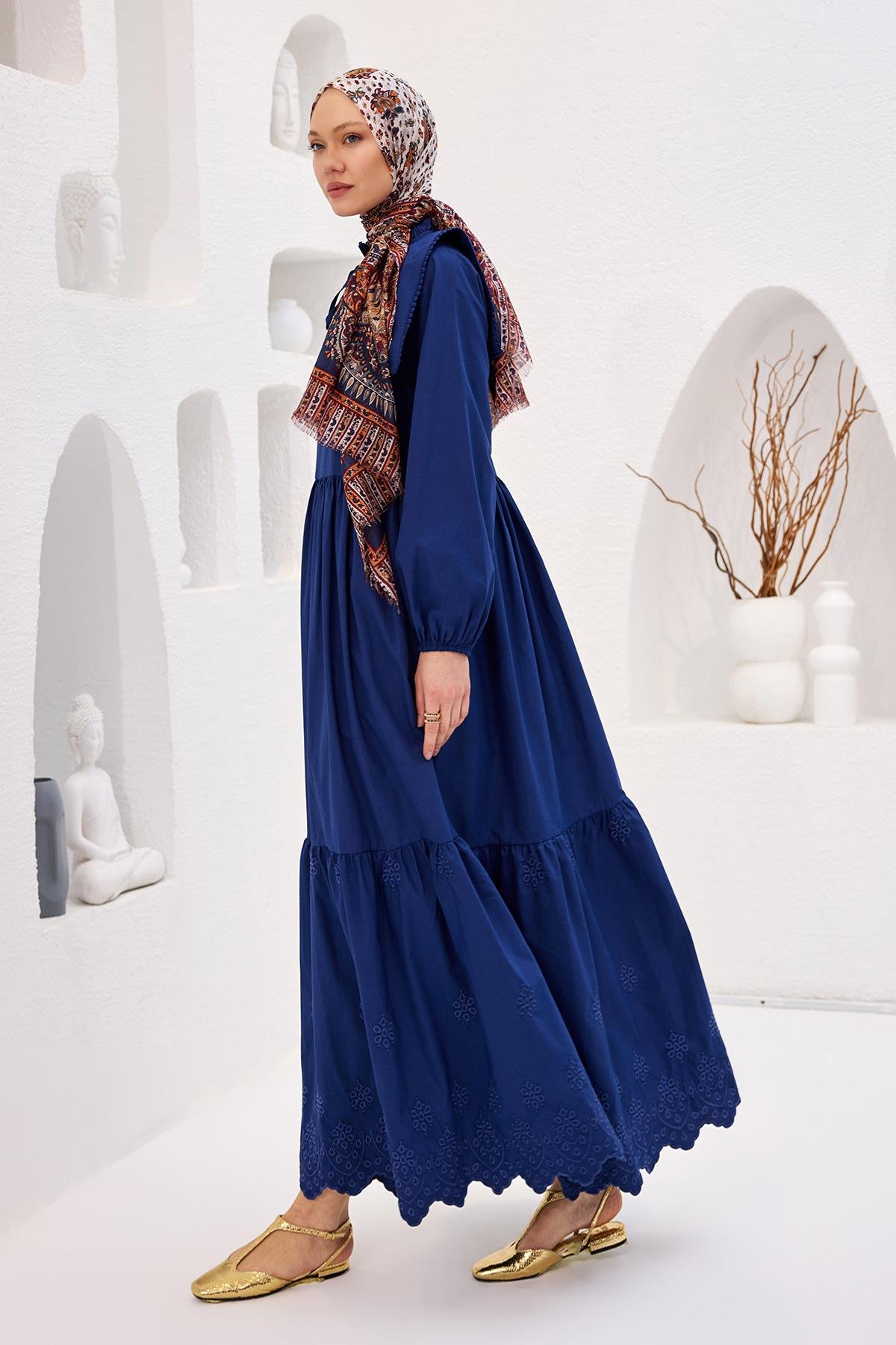 Gemici Yaka Brode Detaylı Elbise Lacivert