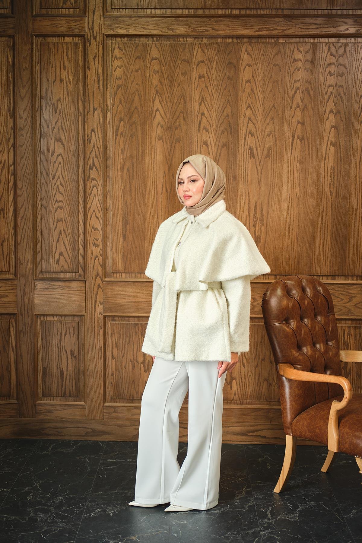 Geniş Yaka Simli Kaşe Ceket Beyaz