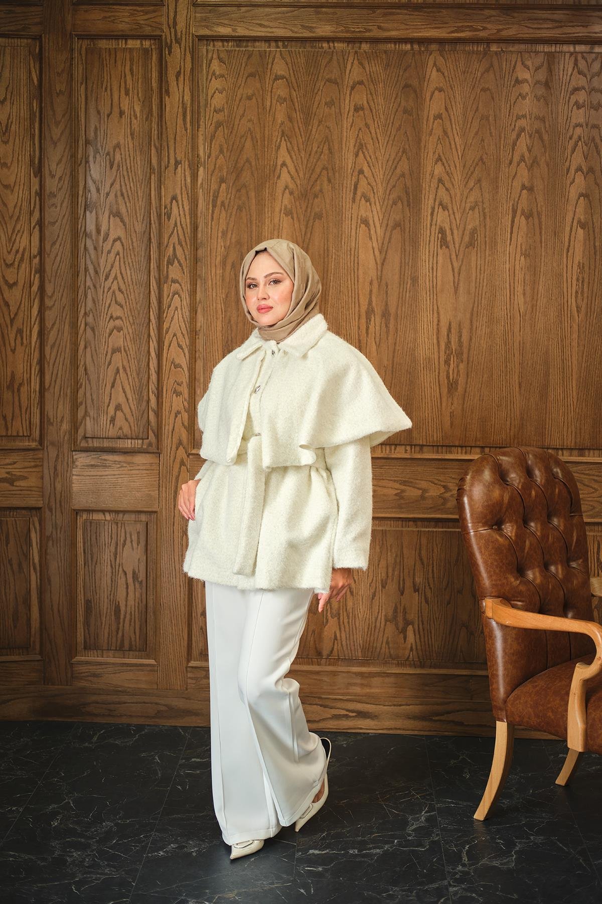 Geniş Yaka Simli Kaşe Ceket Beyaz