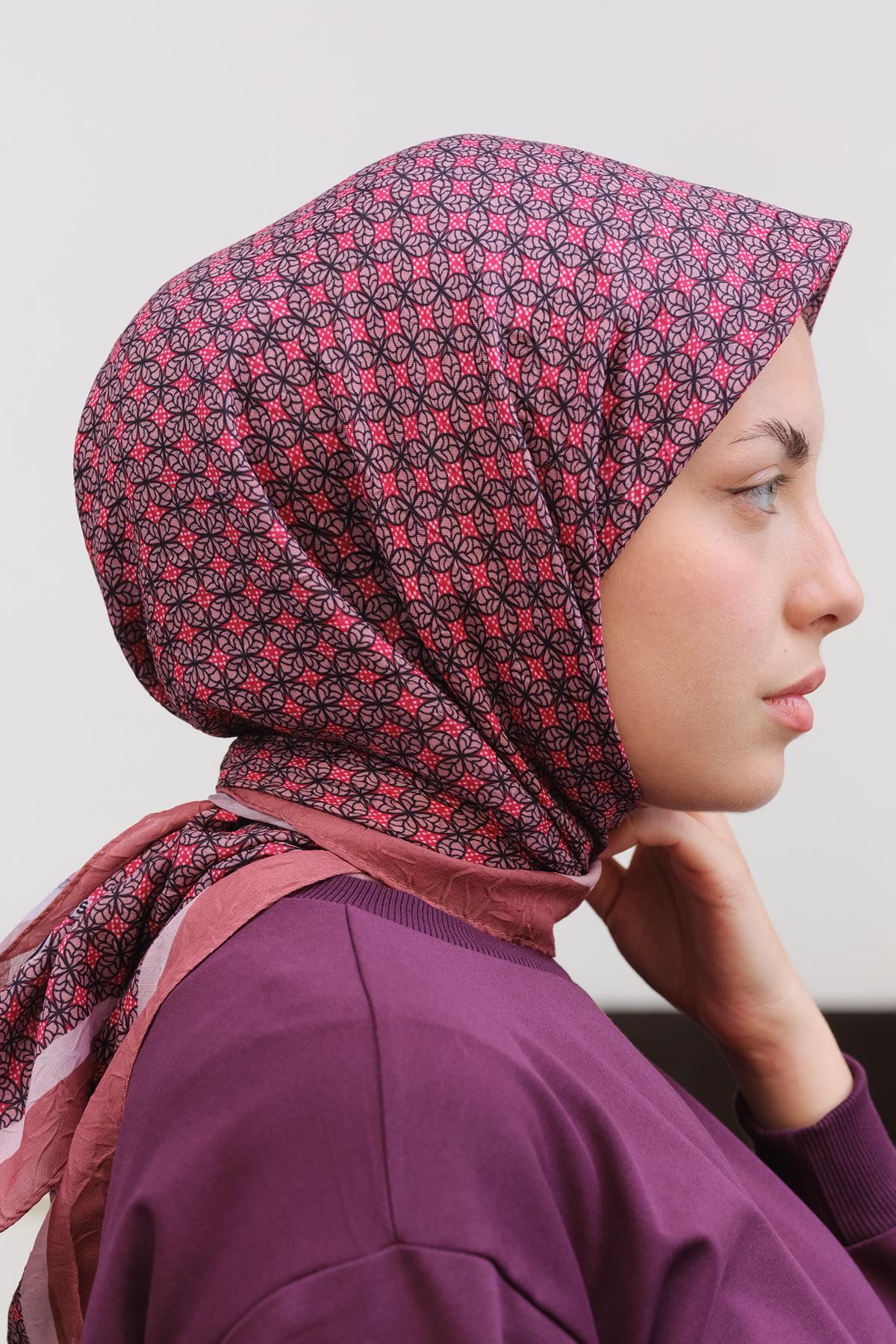 Geometrik Desen Eşarp  Vişne Çürüğü