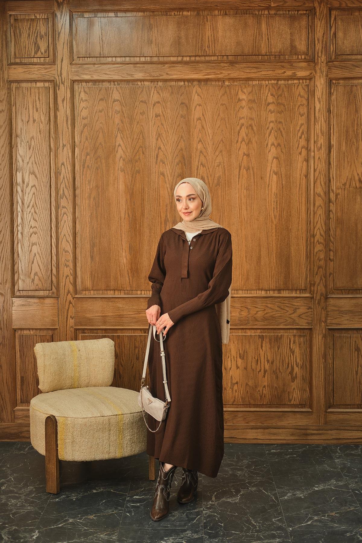 Gizli Düğme Detaylı Elbise Kahverengi