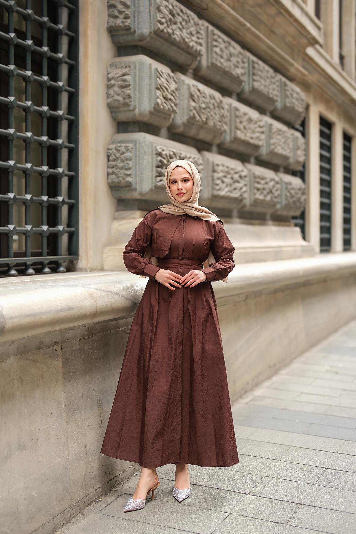 Gizli Düğmeli Apolet Detay Elbise Kahverengi