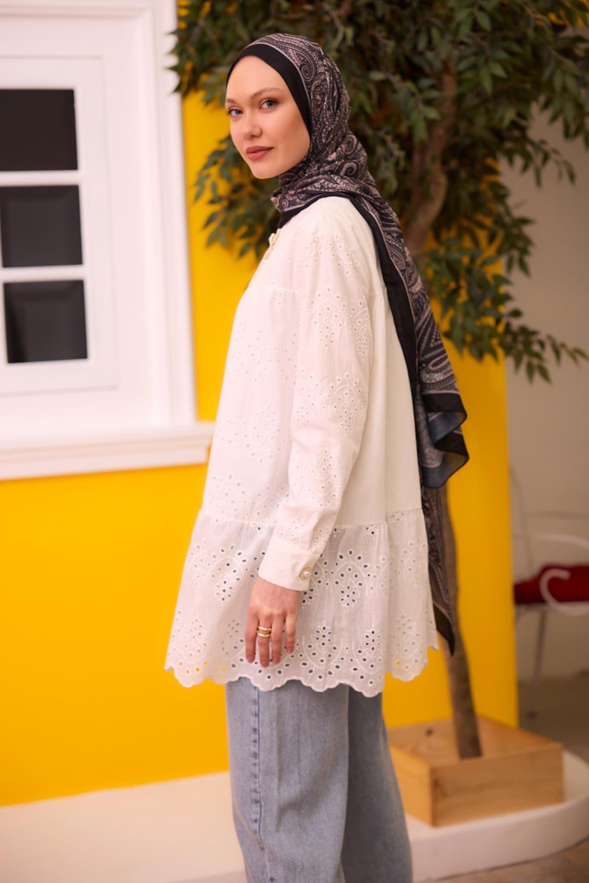 Gizli Düğmeli Dantel Detay Gömlek Beyaz