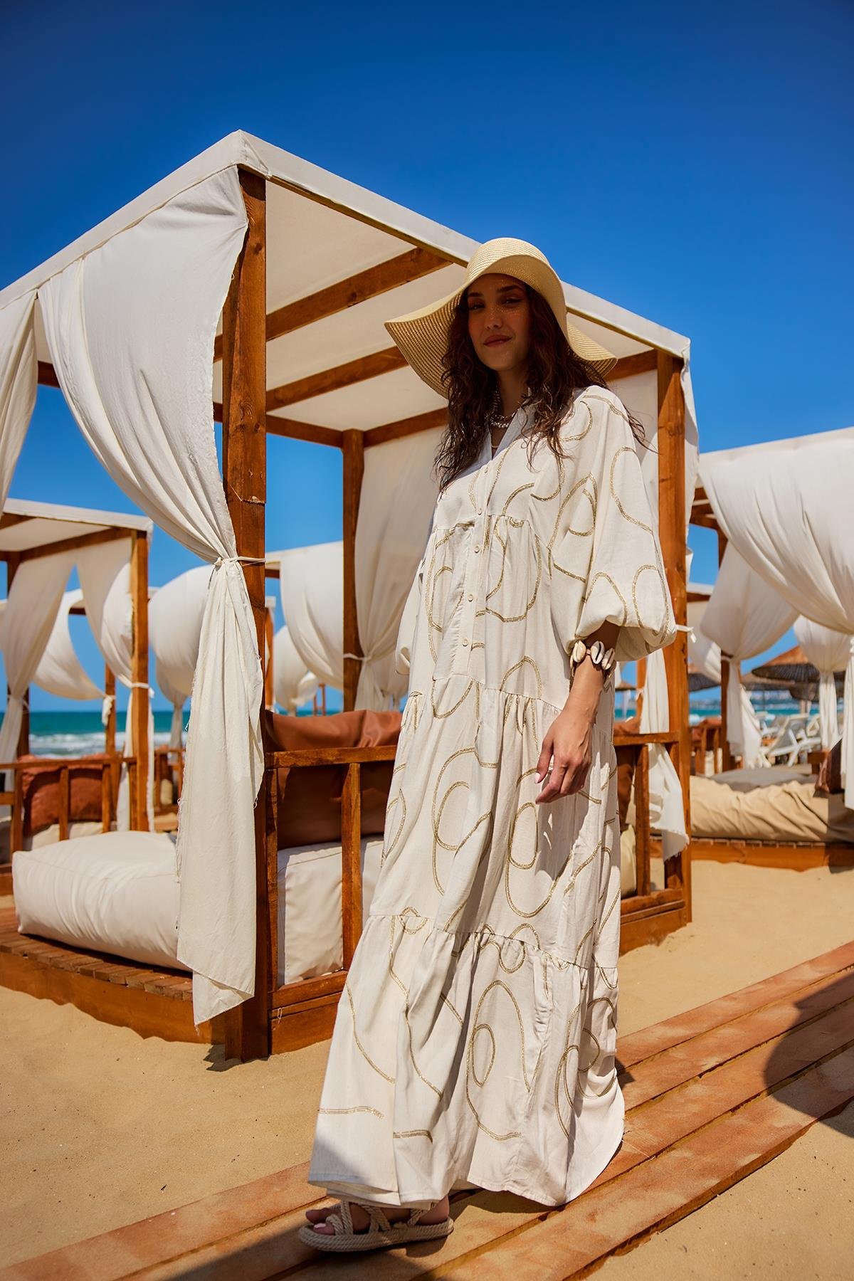 Gold Dikiş Detaylı Elbise Krem