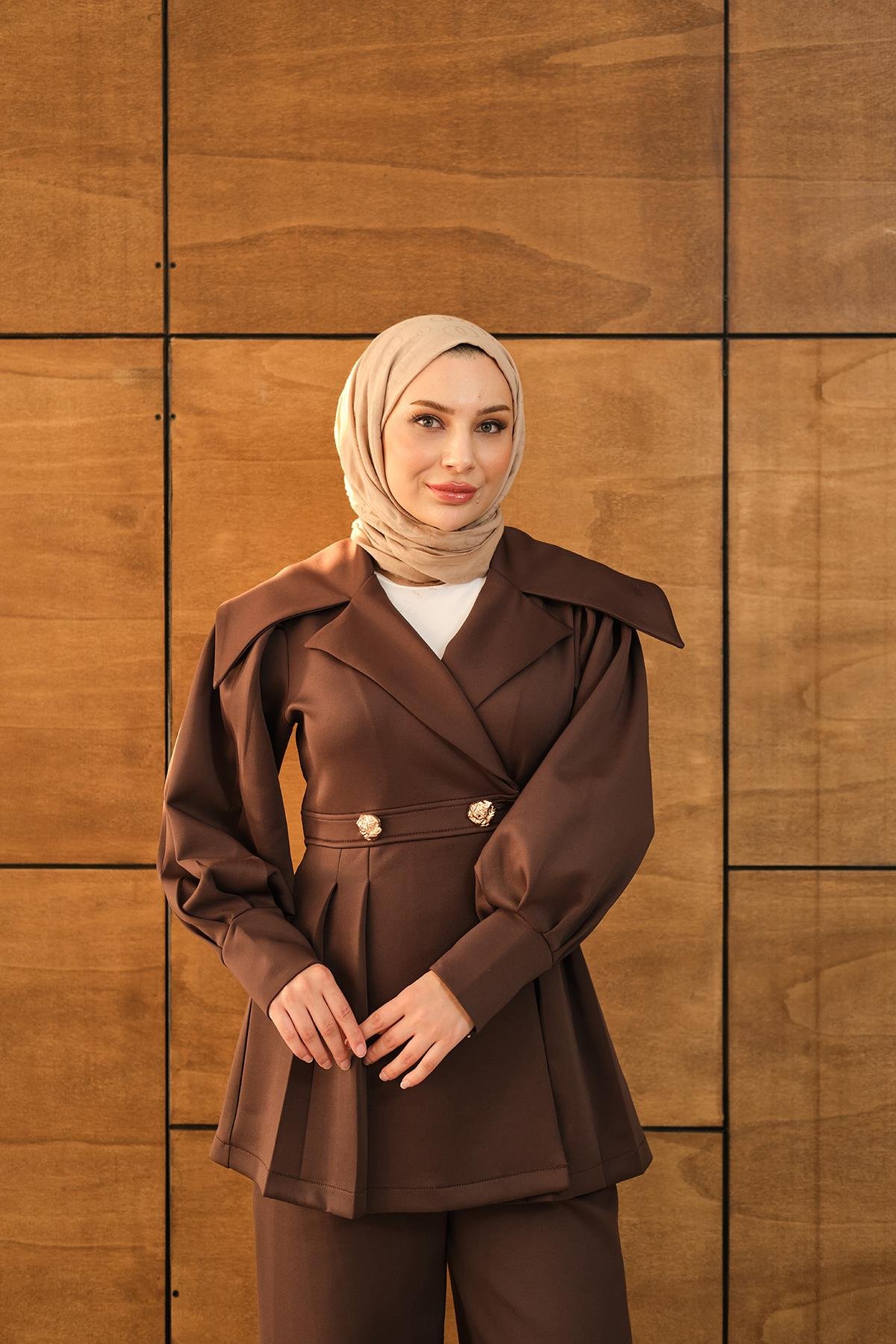 Gold Düğme Detay İkili Takım Kahverengi