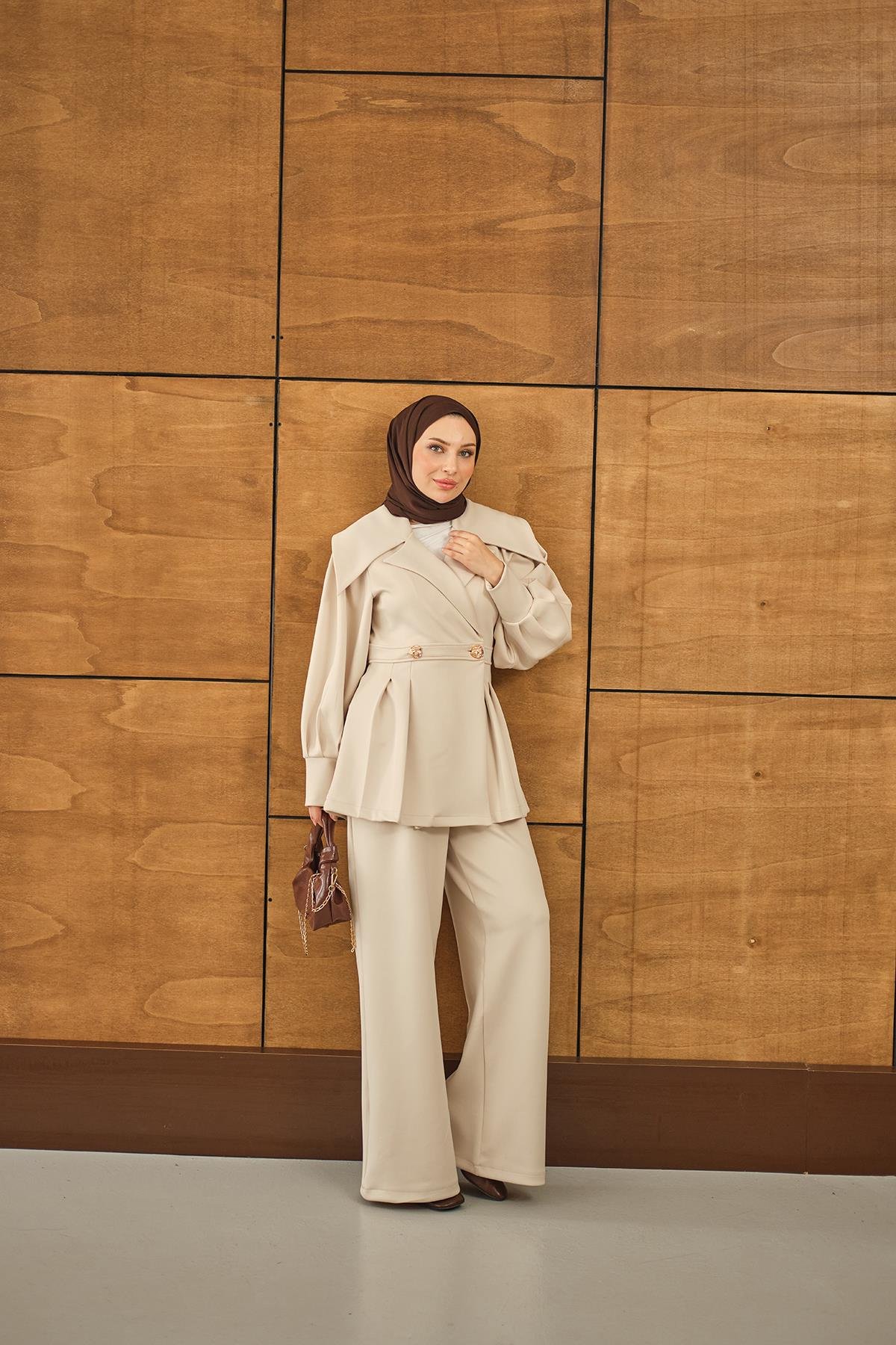 Gold Düğme Detay İkili Takım Krem