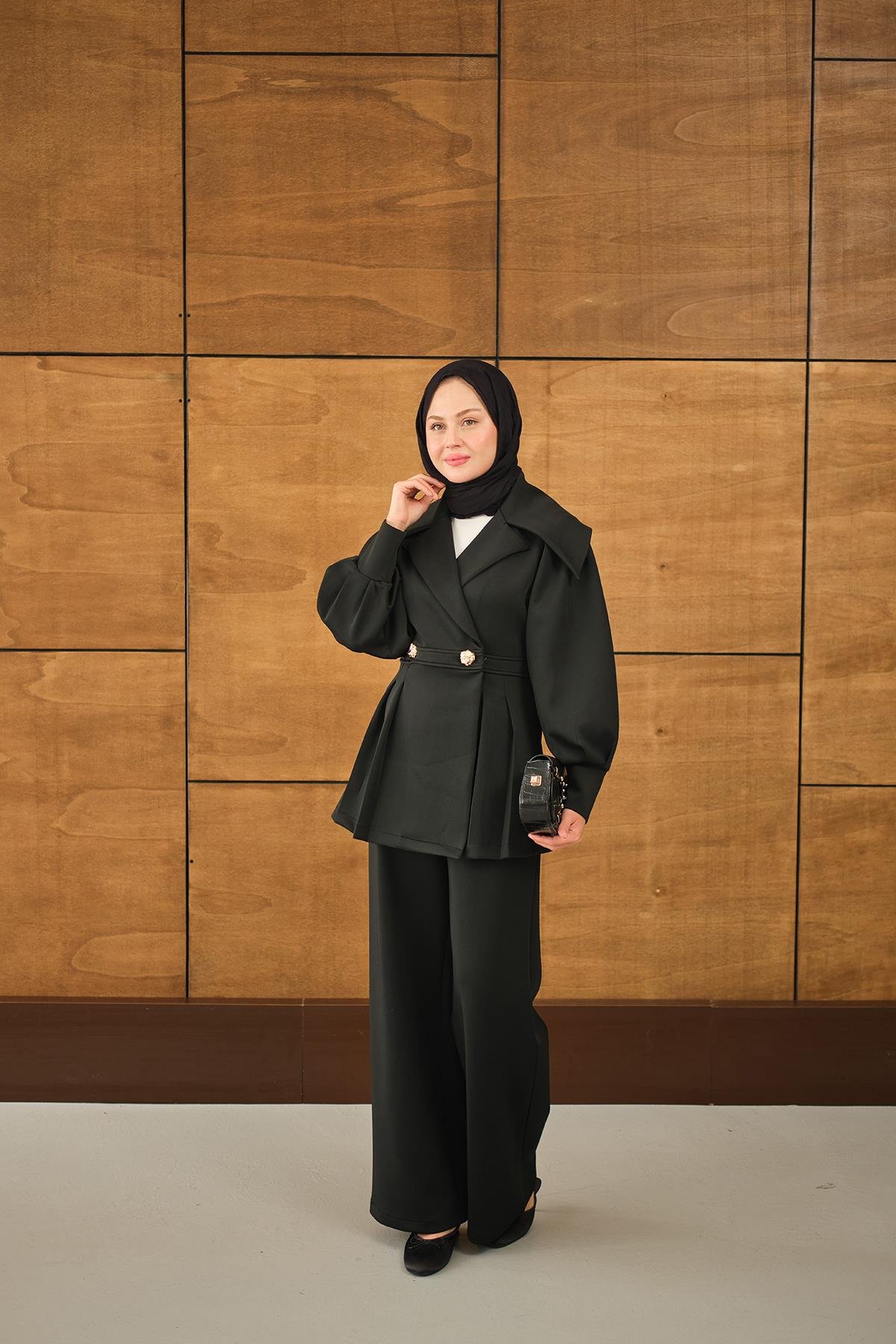 Gold Düğme Detay İkili Takım Siyah