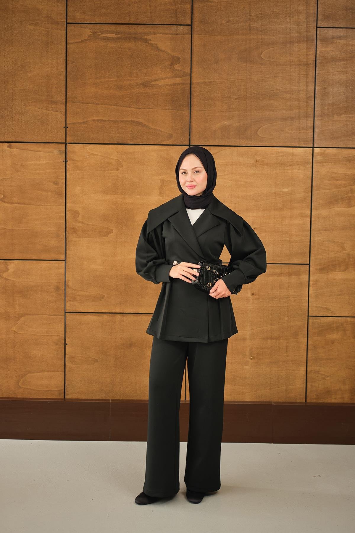 Gold Düğme Detay İkili Takım Siyah