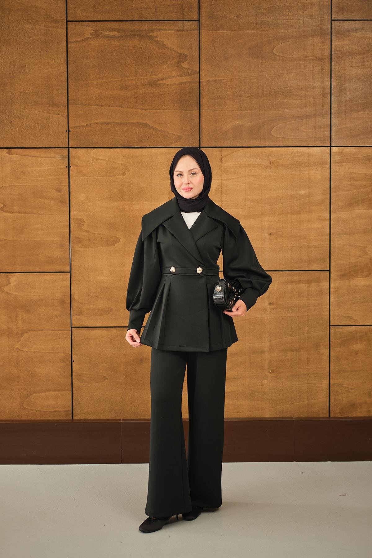 Gold Düğme Detay İkili Takım Siyah