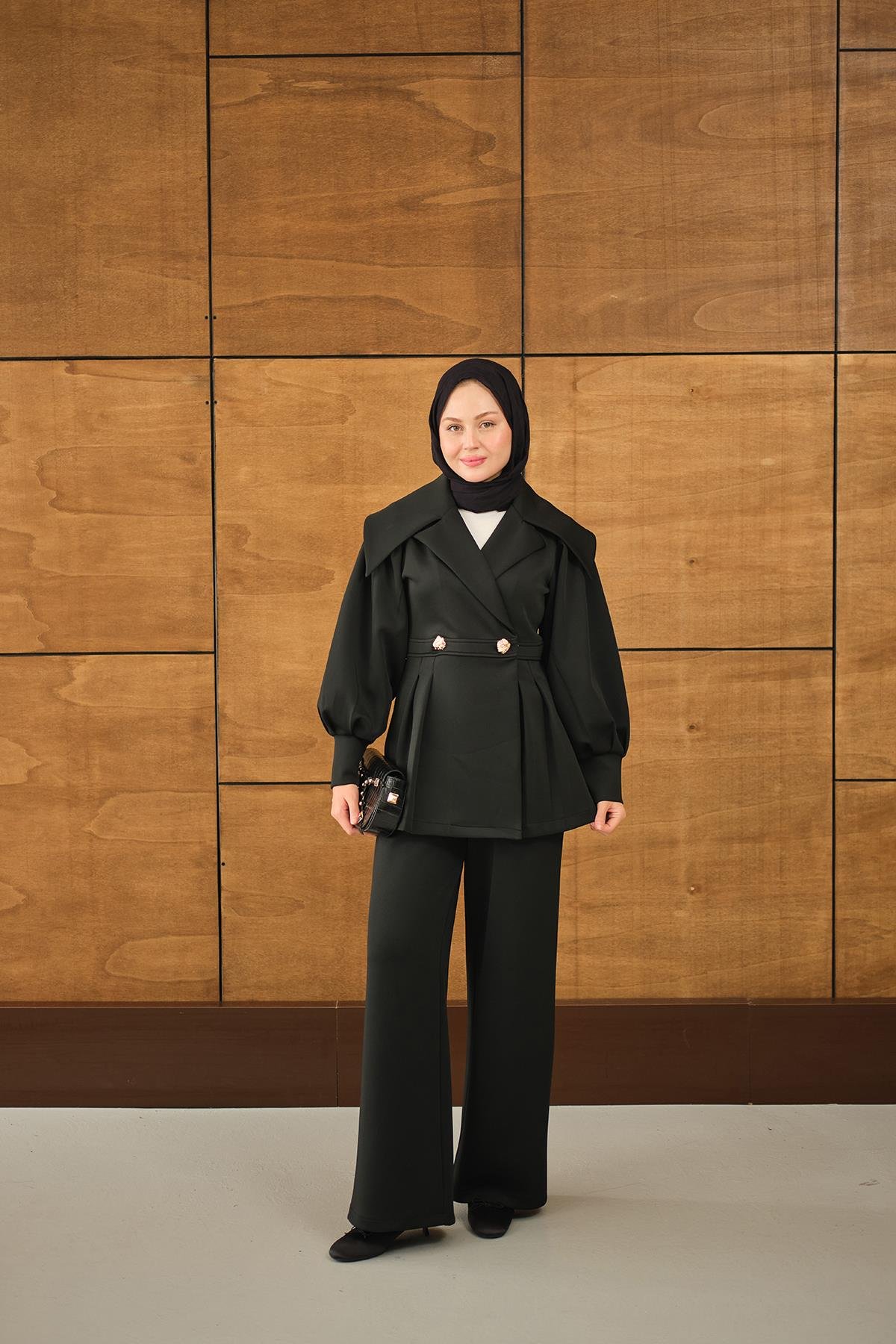 Gold Düğme Detay İkili Takım Siyah