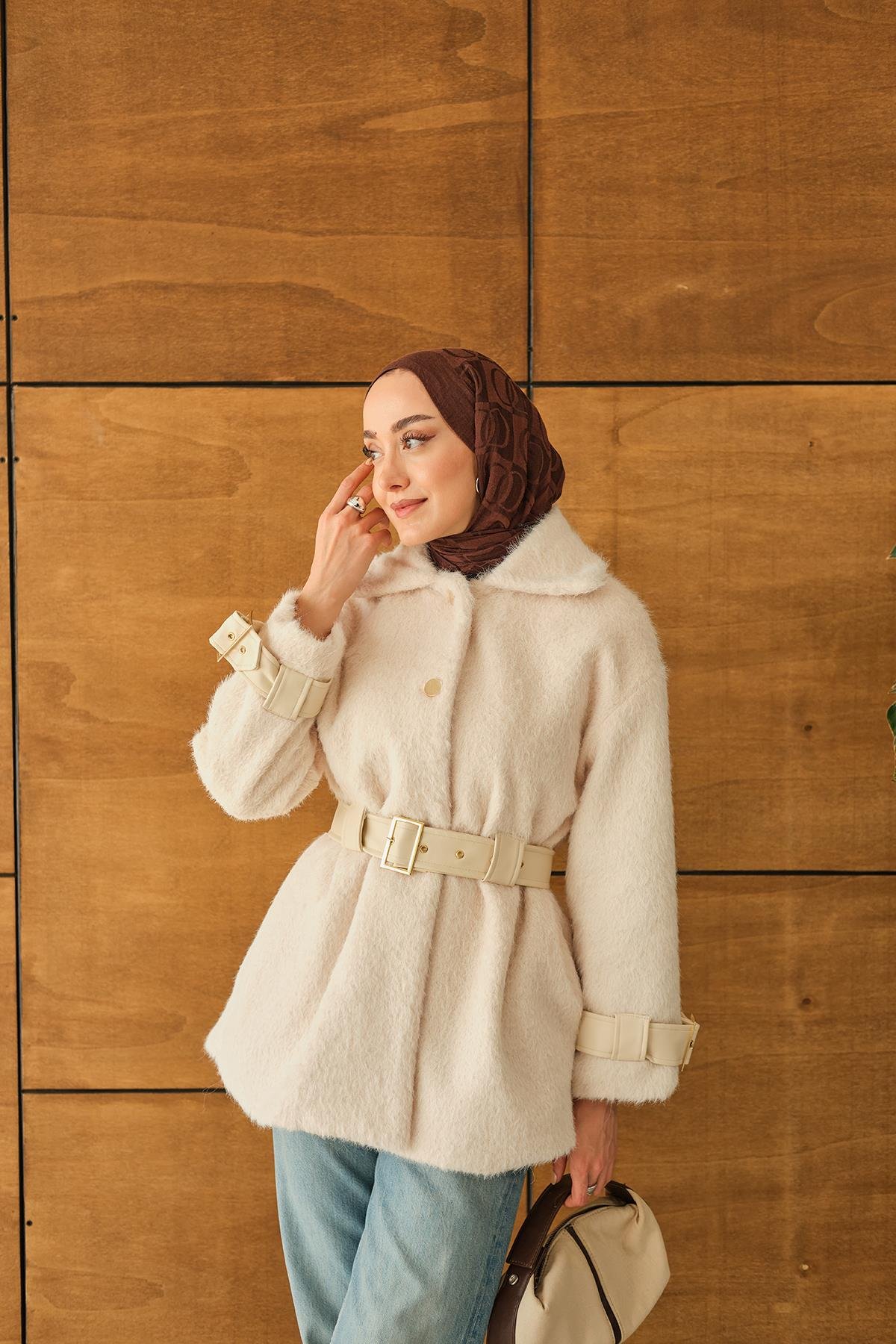 Gold Düğme Detay Kemerli Ceket Krem