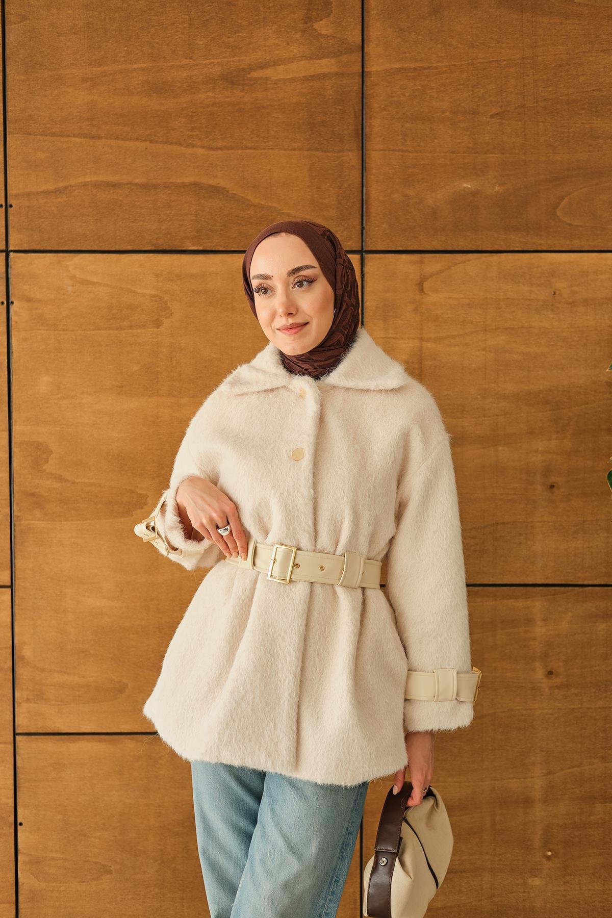 Gold Düğme Detay Kemerli Ceket Krem