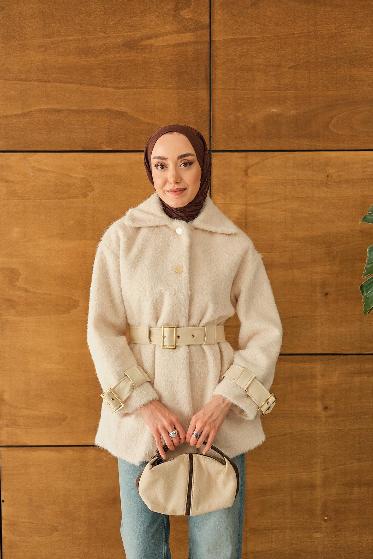 Gold Düğme Detay Kemerli Ceket Krem