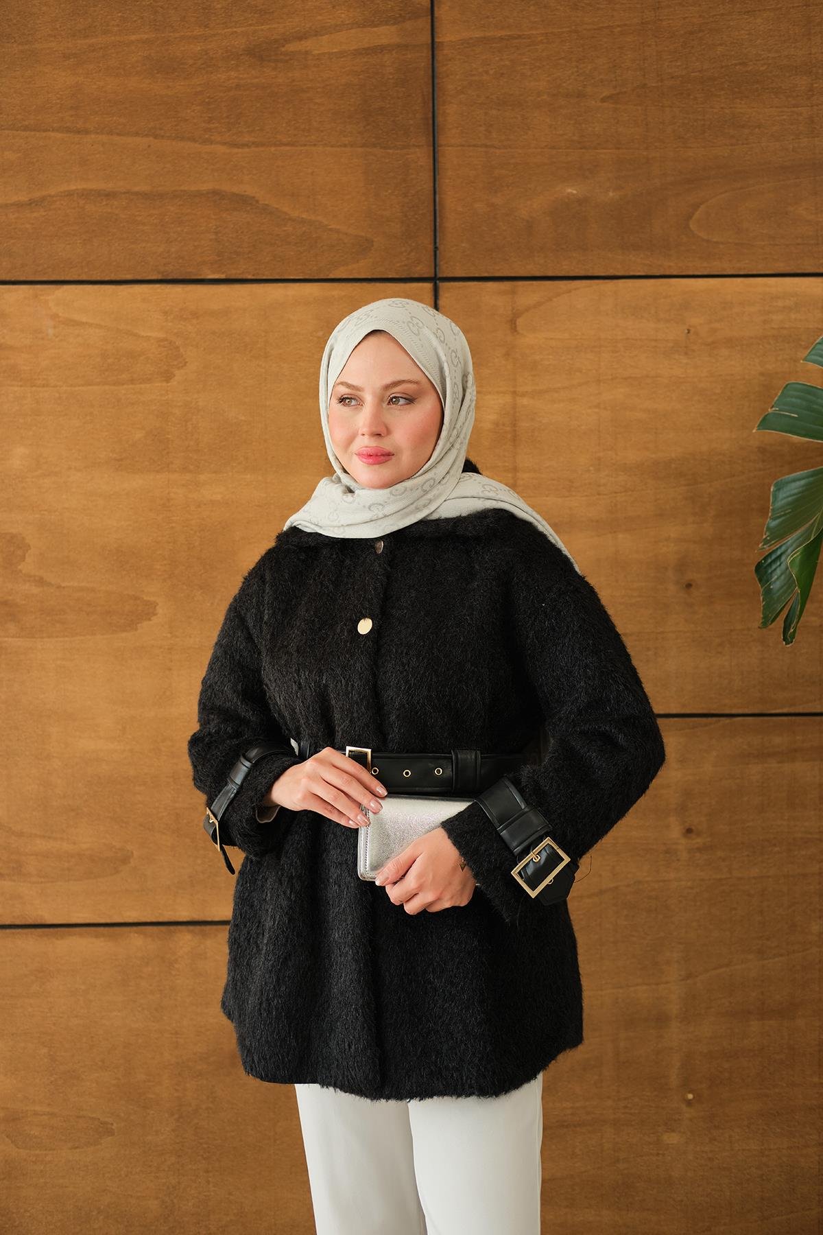 Gold Düğme Detay Kemerli Ceket Siyah