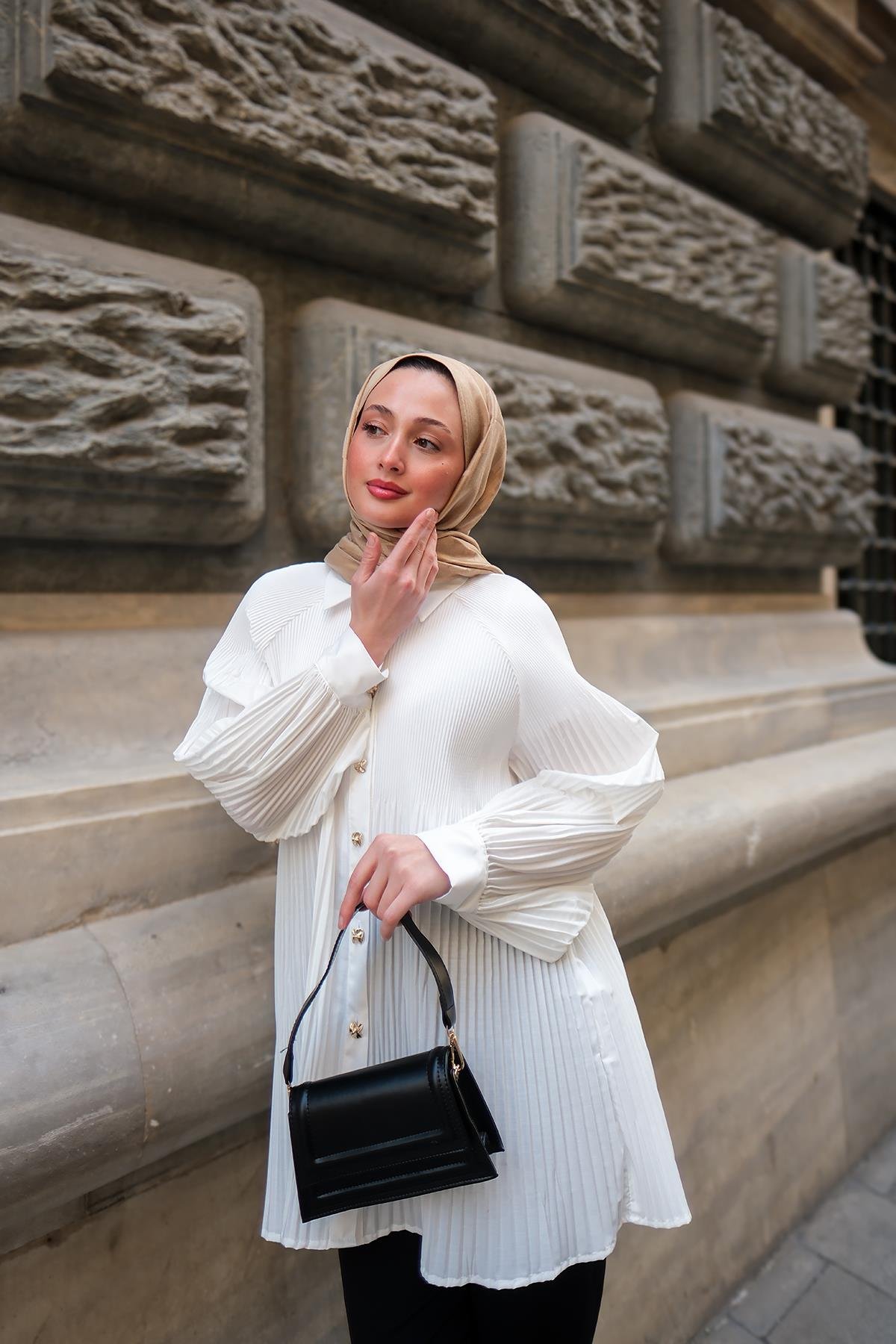 Gold Düğme Ve Piliseli Gömlek Beyaz