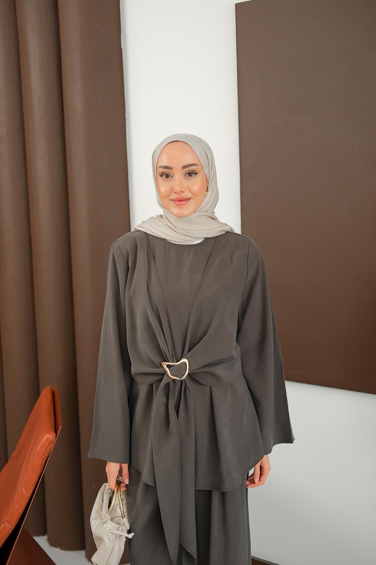 Gold Kemer Detay Takım Gri