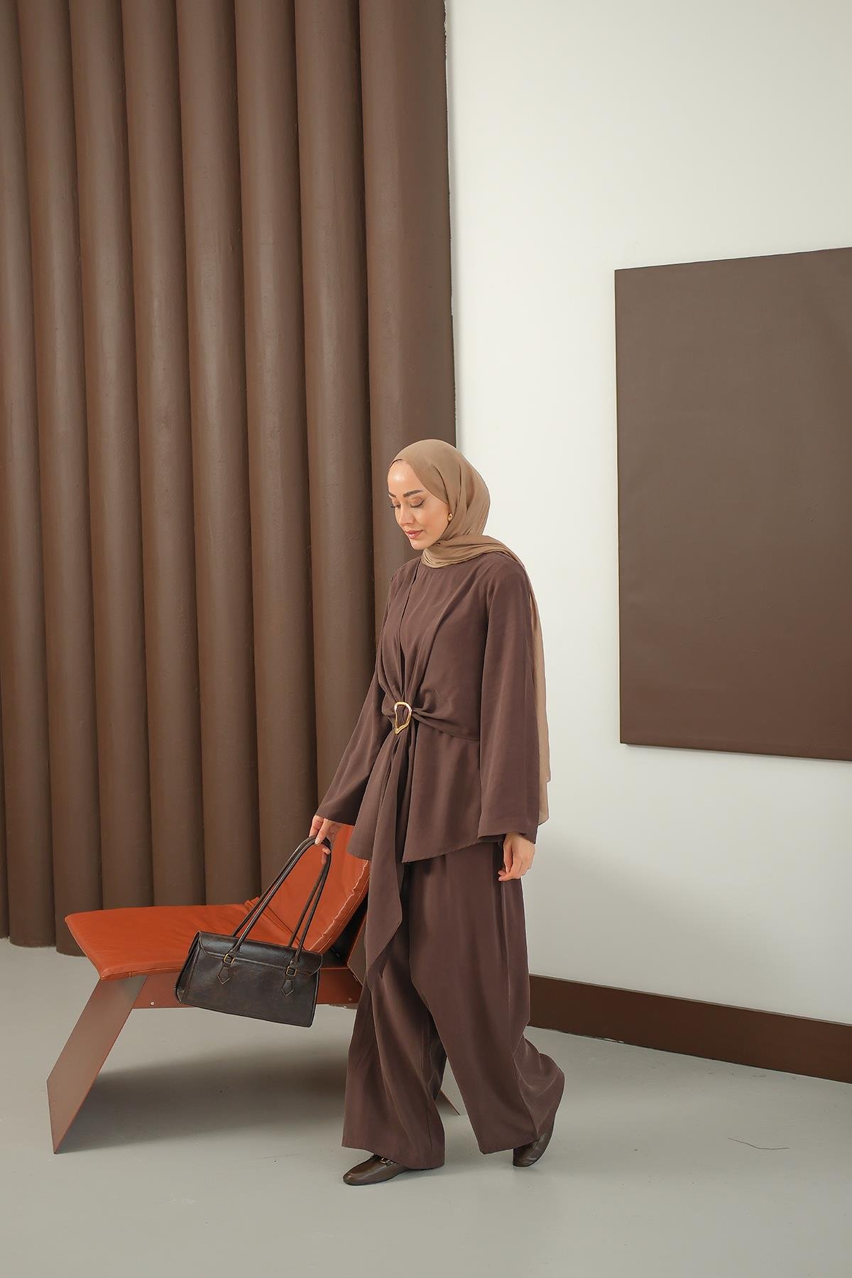 Gold Kemer Detay Takım Kahverengi