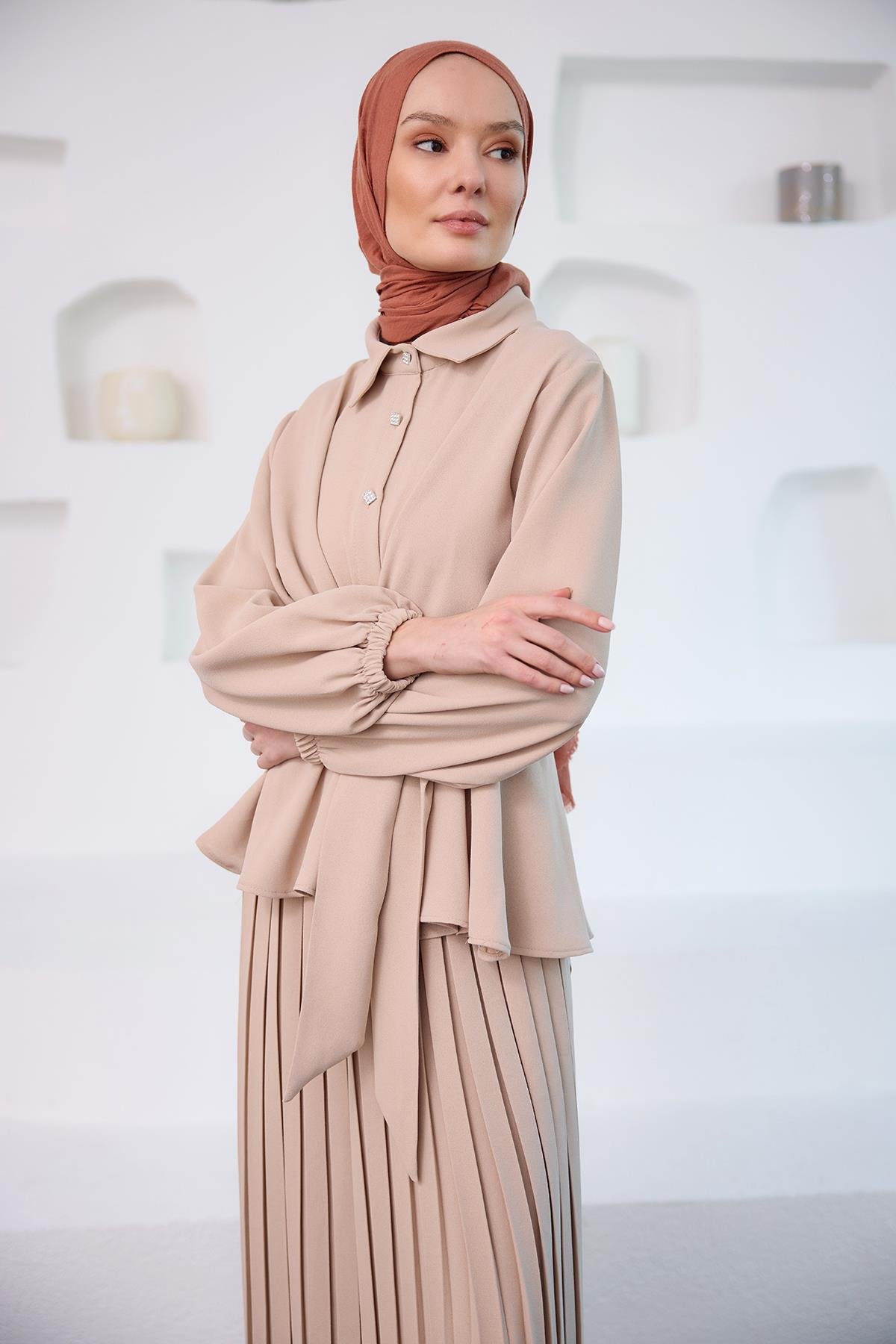 Gömleği Bağlama Detaylı Takım Krem