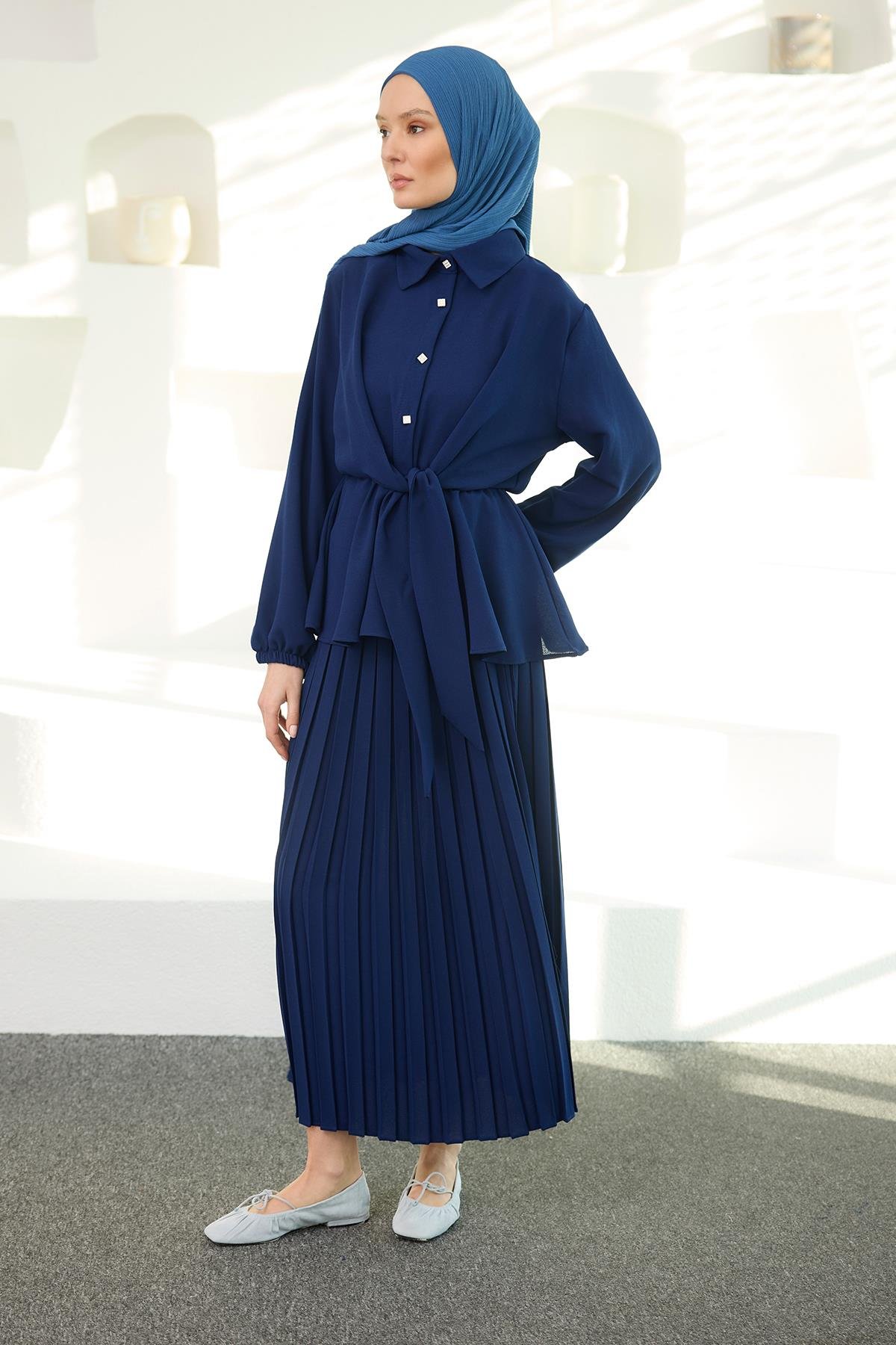 Gömleği Bağlama Detaylı Takım Lacivert