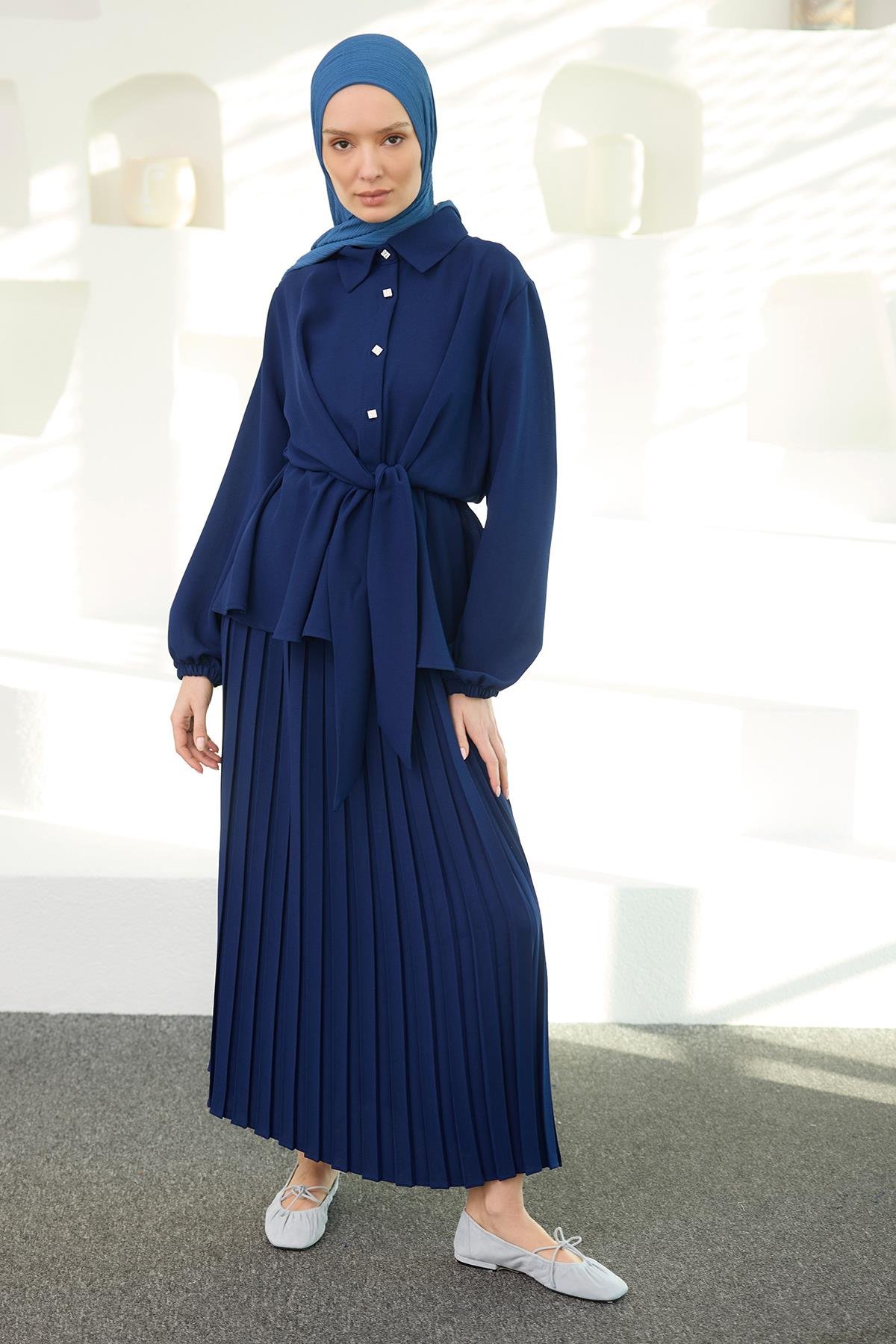 Gömleği Bağlama Detaylı Takım Lacivert