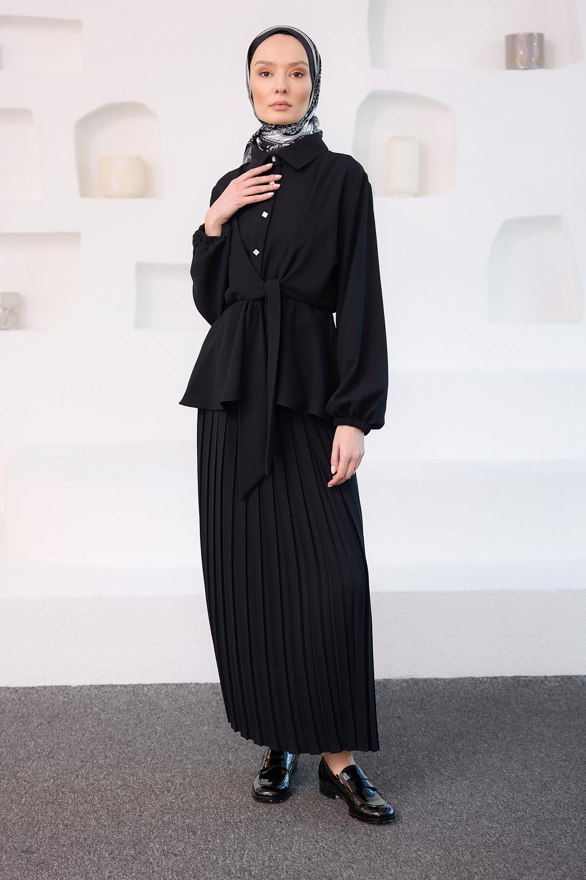 Gömleği Bağlama Detaylı Takım Siyah