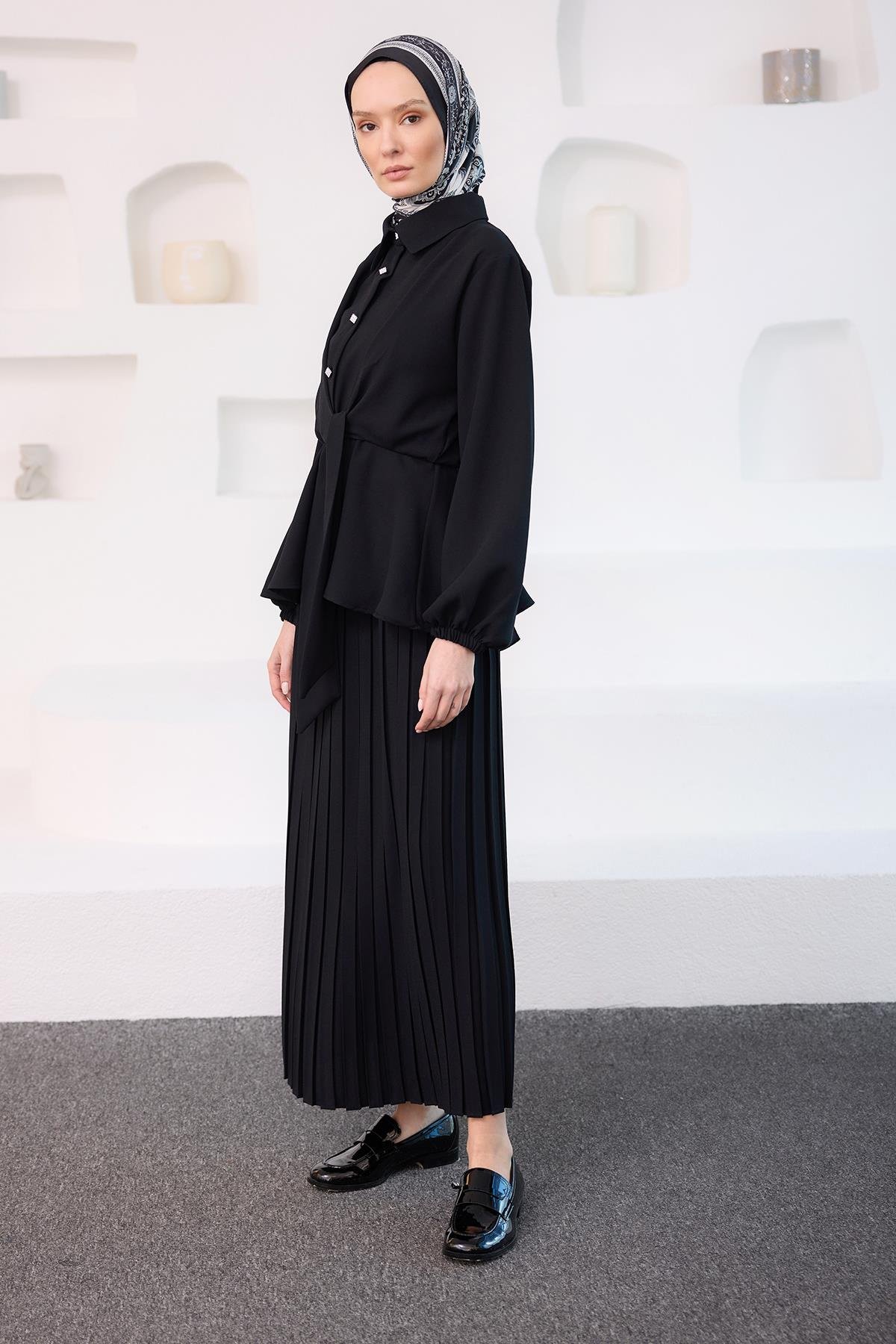 Gömleği Bağlama Detaylı Takım Siyah