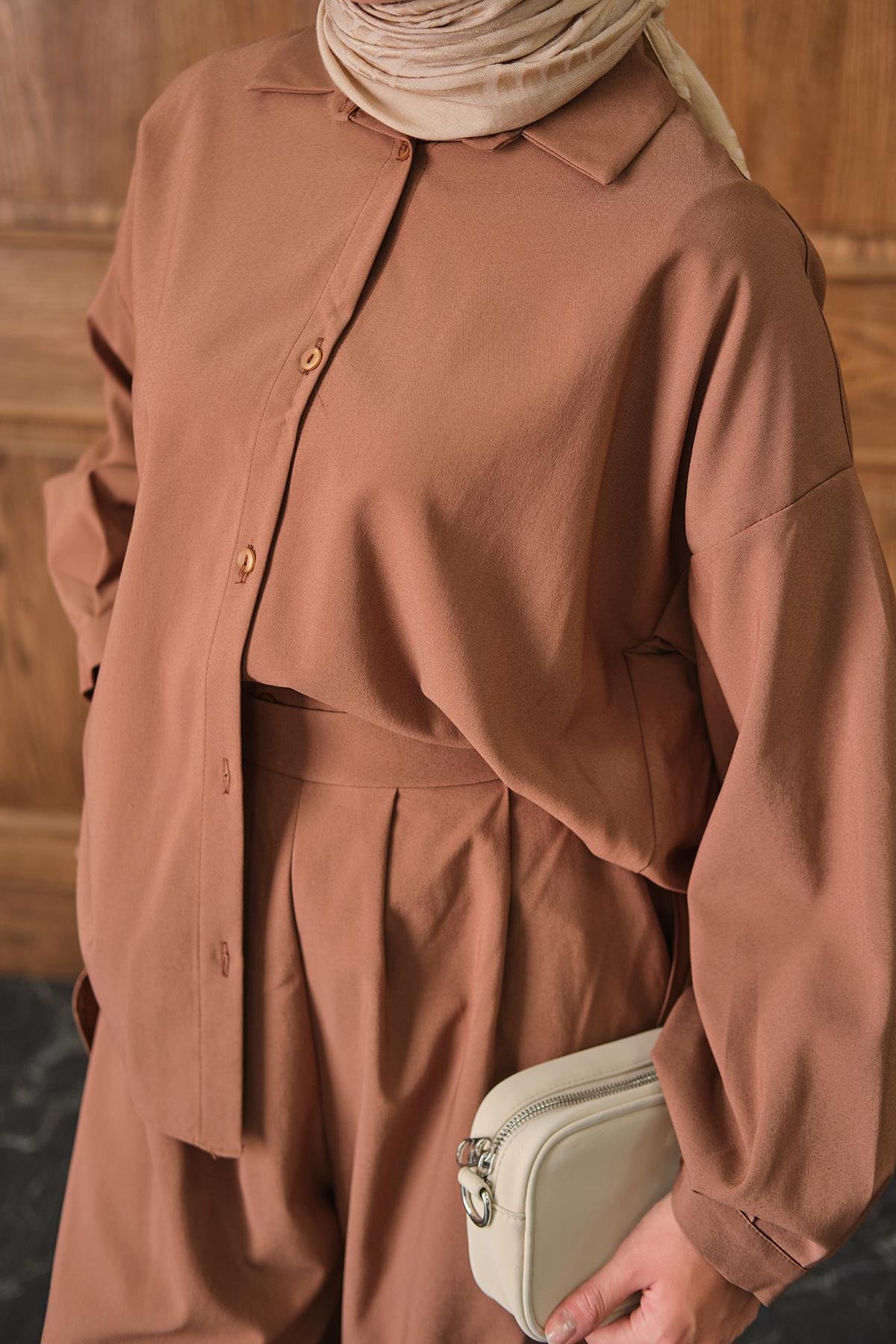 Gömlekli Takım Taba