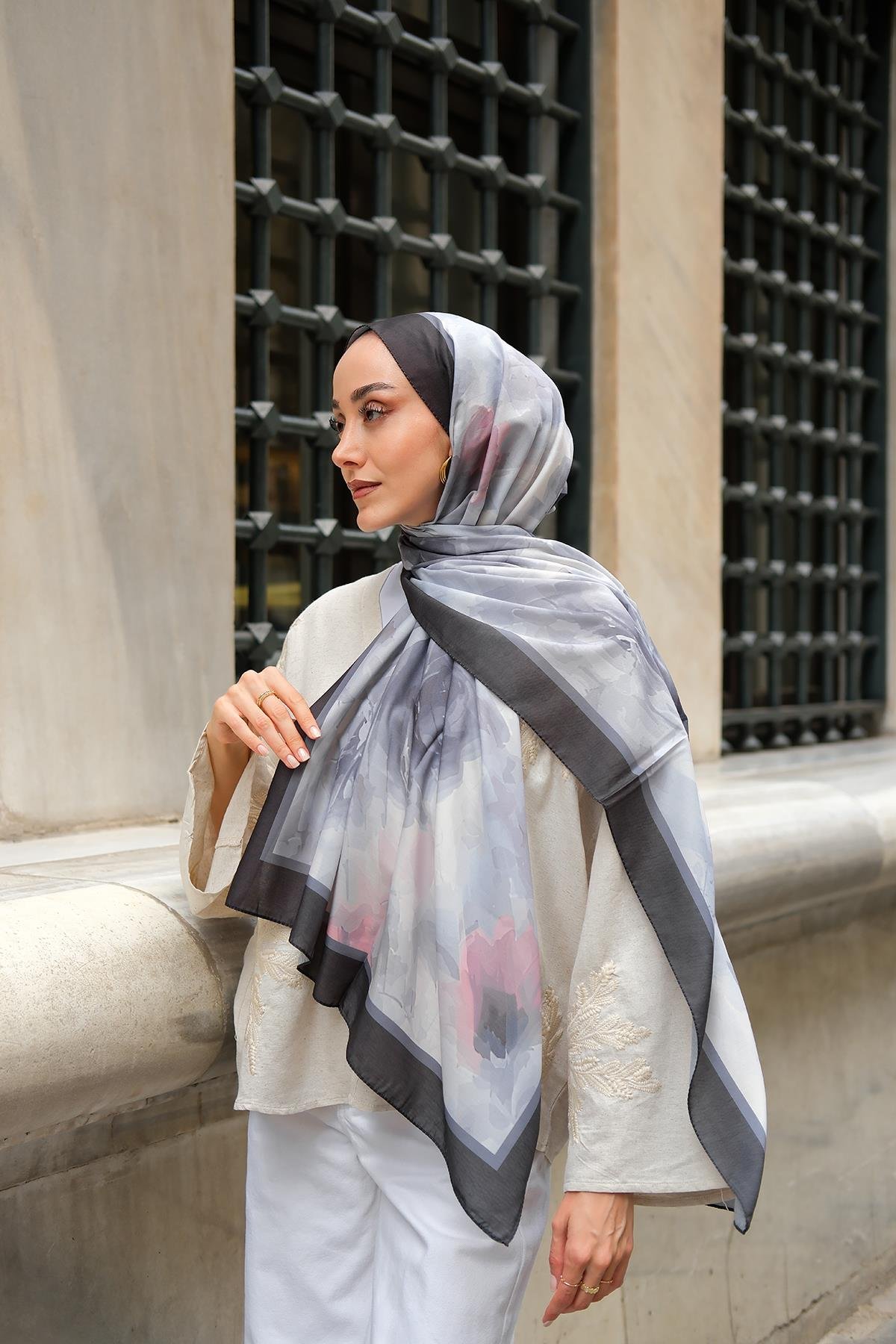 Gül Desen Soft Şal Siyah