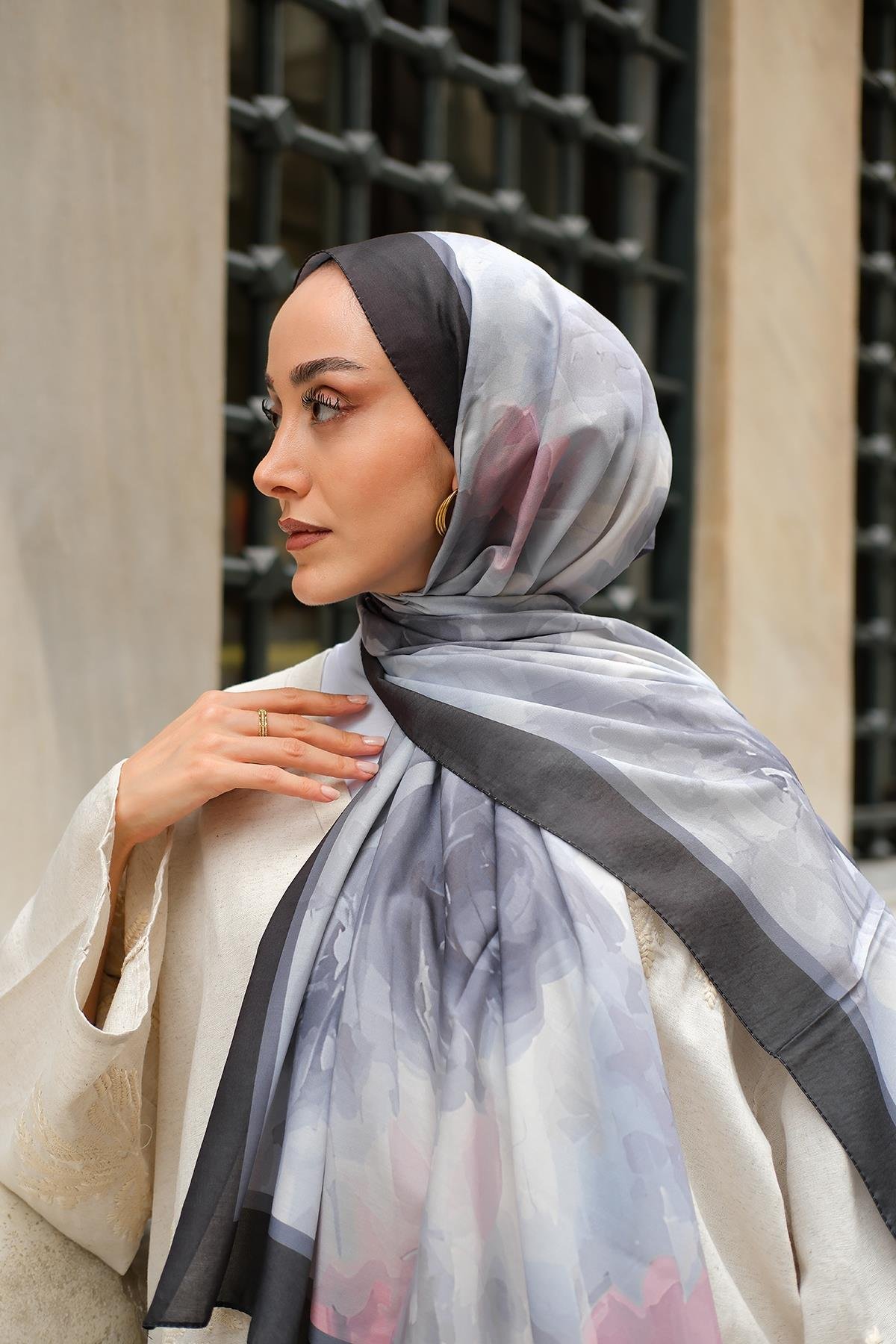 Gül Desen Soft Şal Siyah