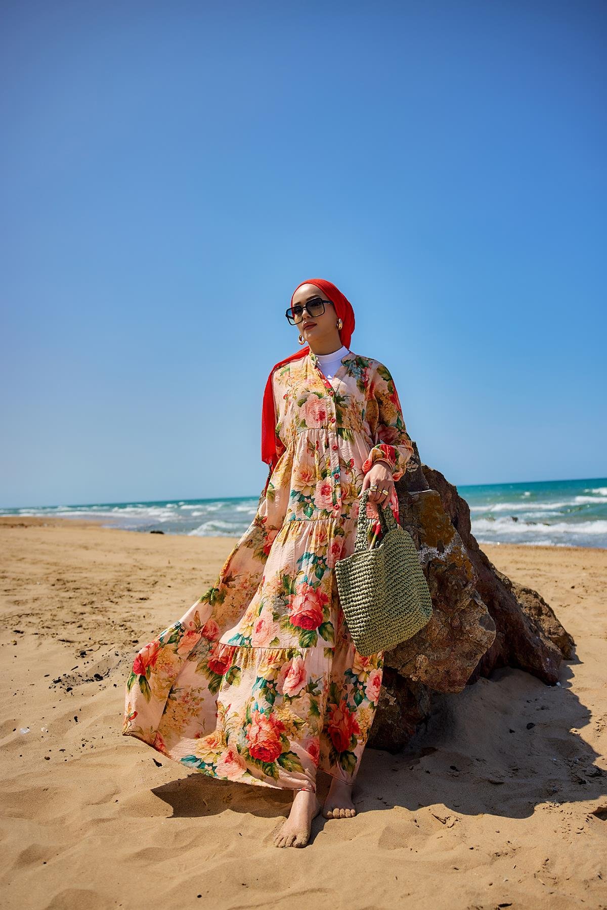 Gül Desenli Elbise Nar Çiçeği