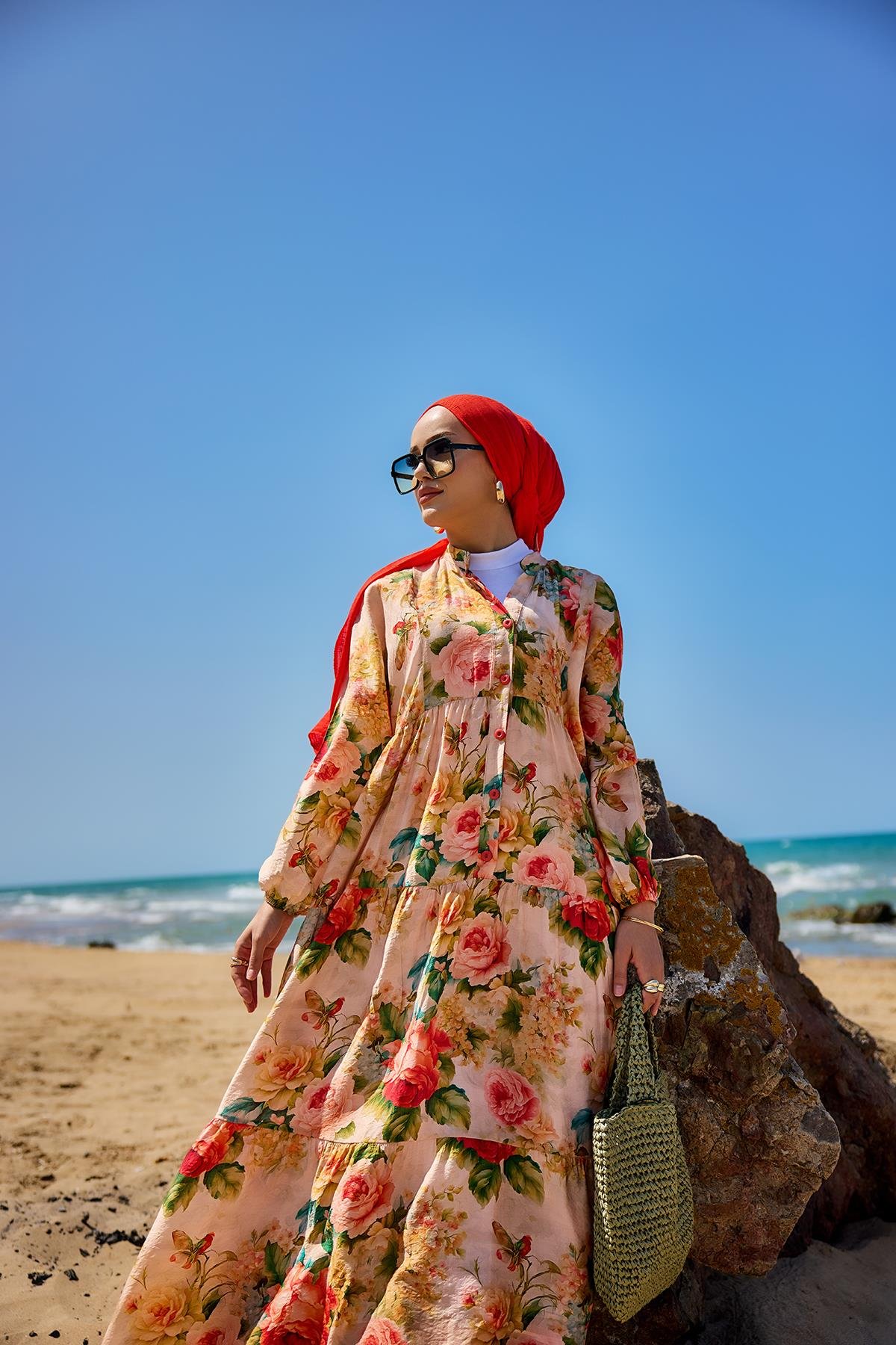 Gül Desenli Elbise Nar Çiçeği