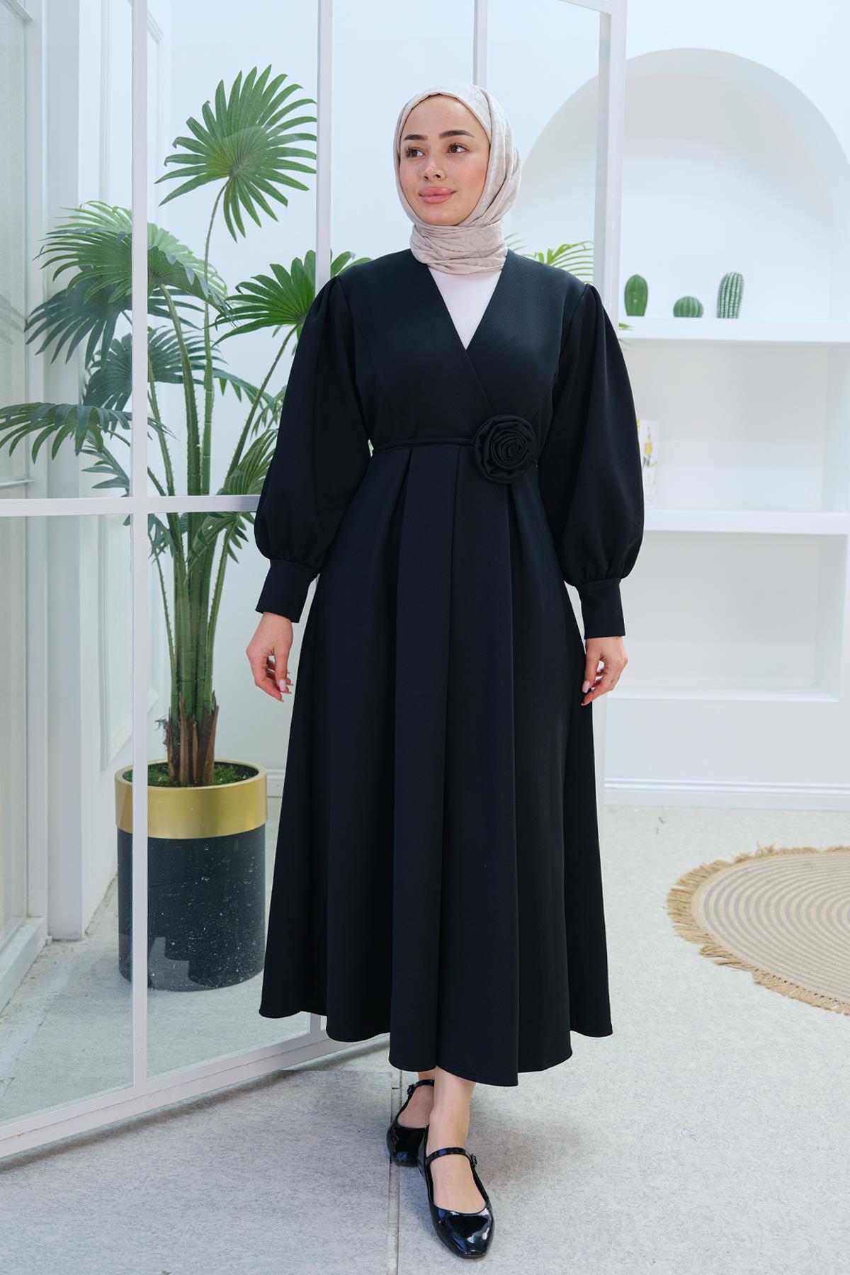 Gül Kemerli Elbise Siyah