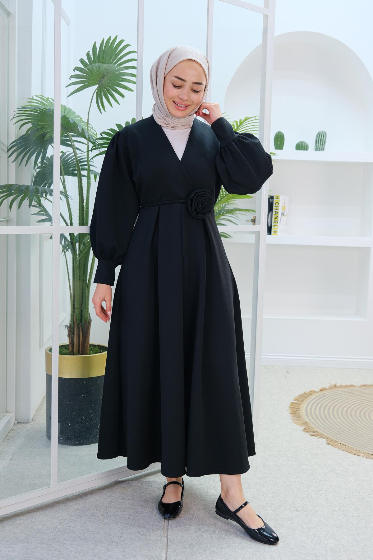 Gül Kemerli Elbise Siyah