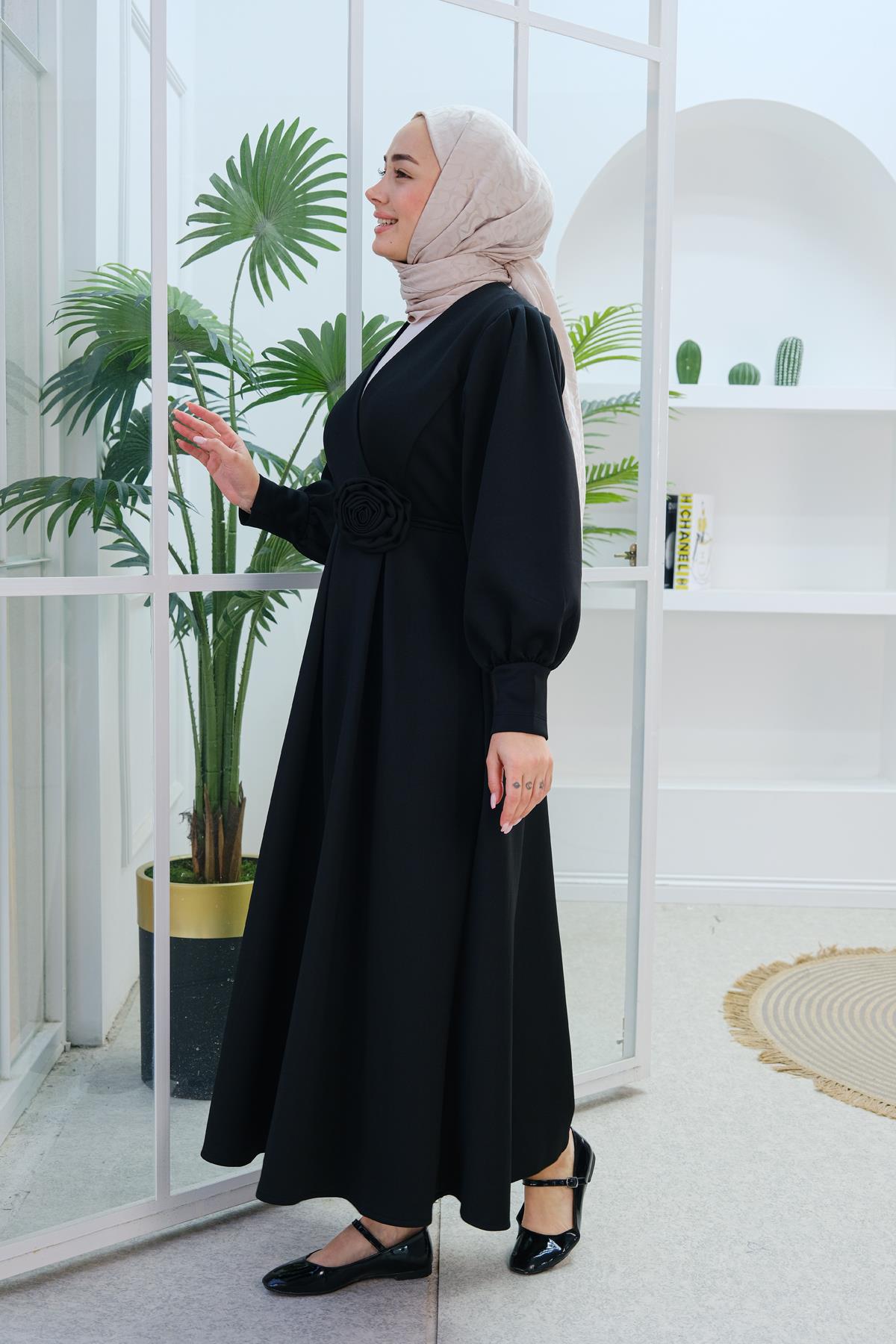 Gül Kemerli Elbise Siyah