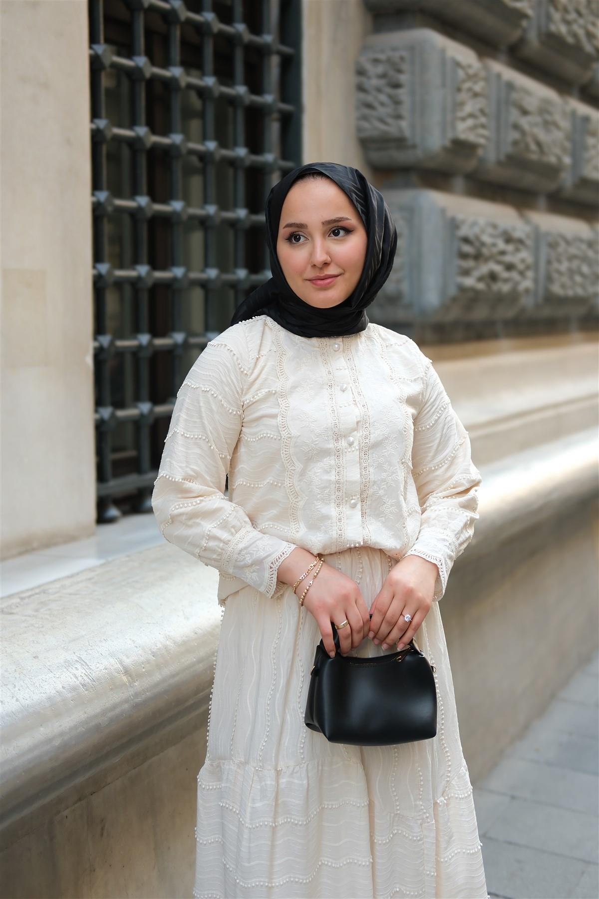 Güpür Detaylı Takım Krem