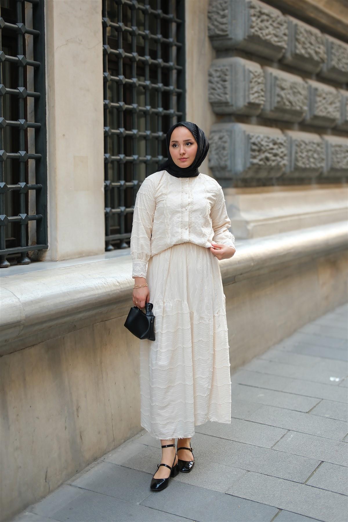 Güpür Detaylı Takım Krem