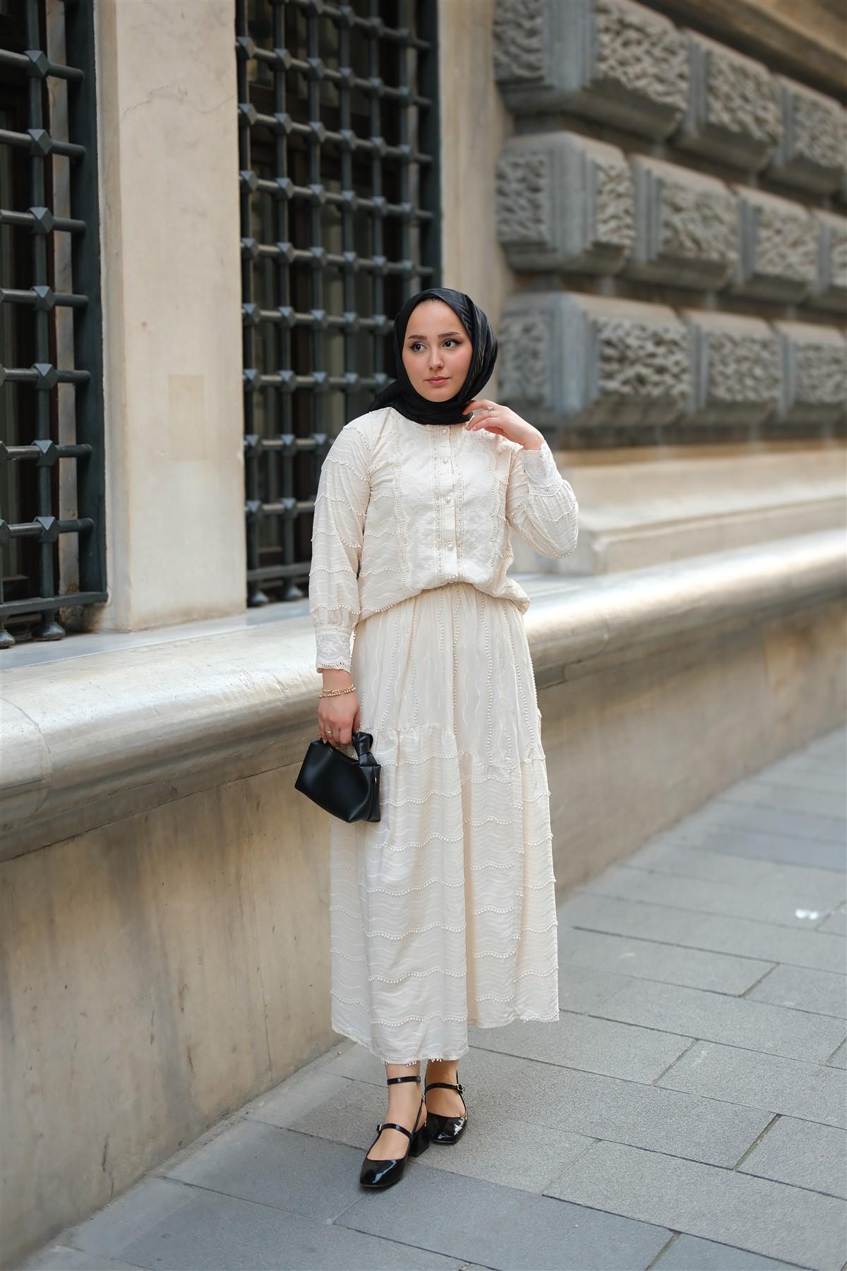 Güpür Detaylı Takım Krem