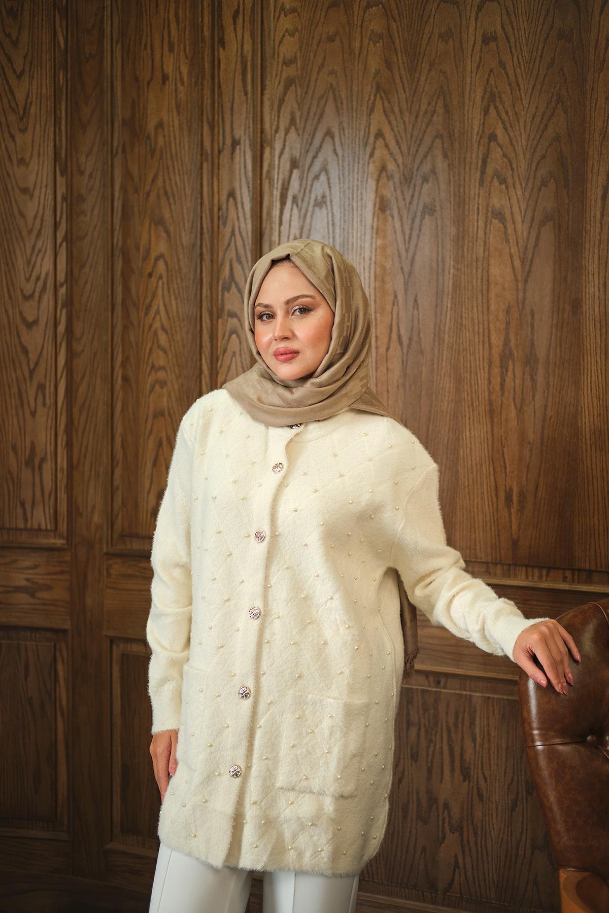 İnci Detaylı Triko Hırka Ekru